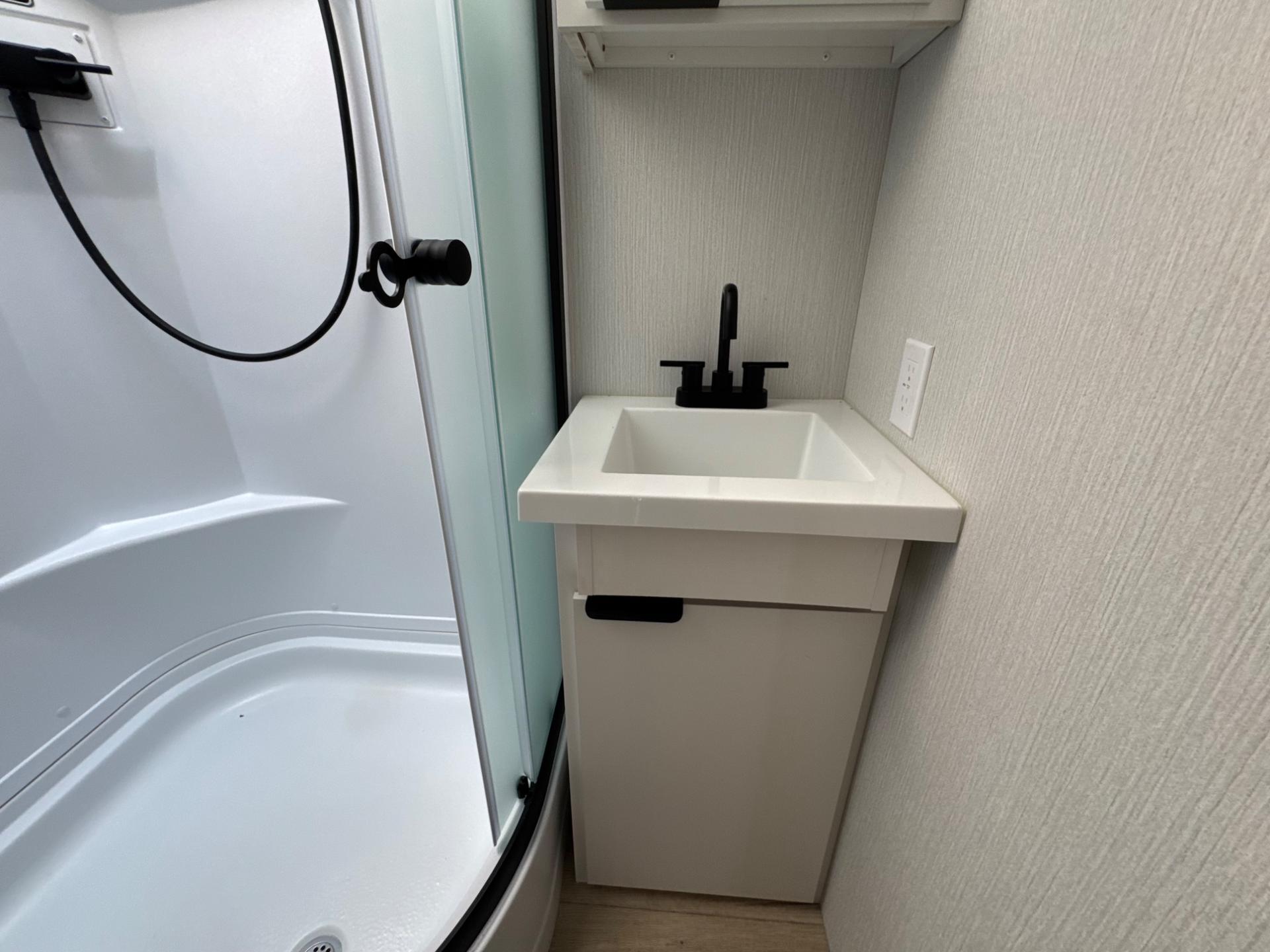 2027 Winnebago 2027 Winnebago Thrive - thumbnail 19