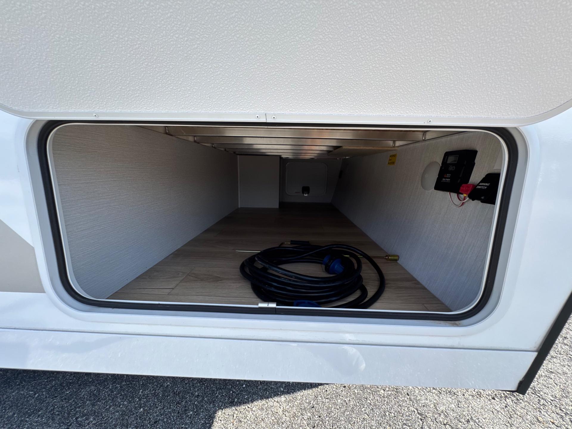 2027 Winnebago 2027 Winnebago Thrive - thumbnail 21