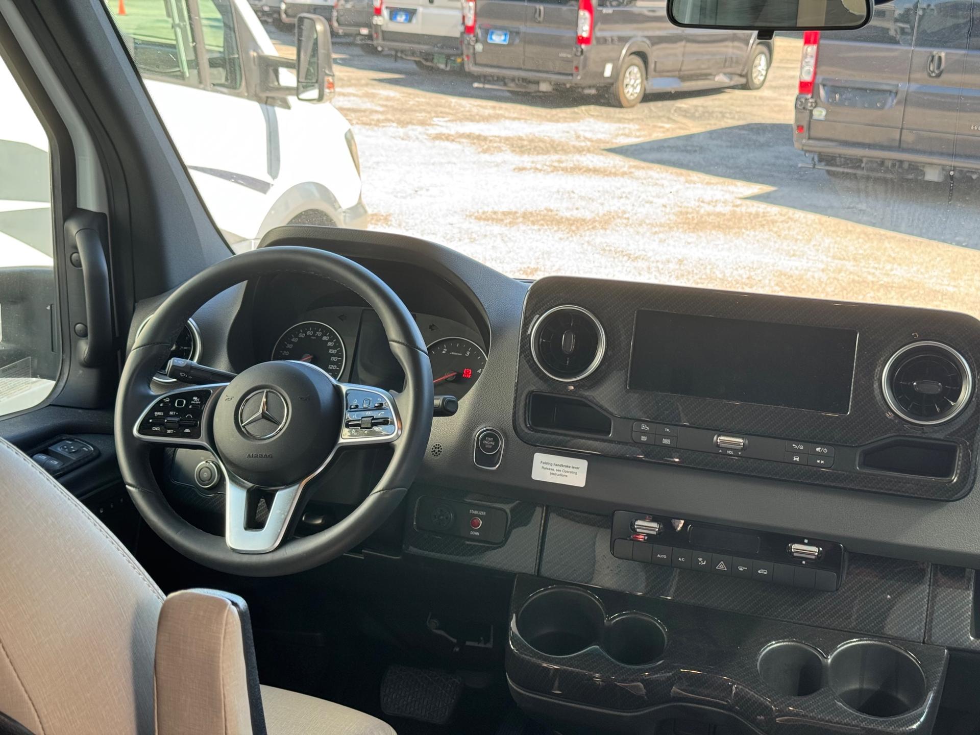 2024 Winnebago 2024 Winnebago View - thumbnail 5
