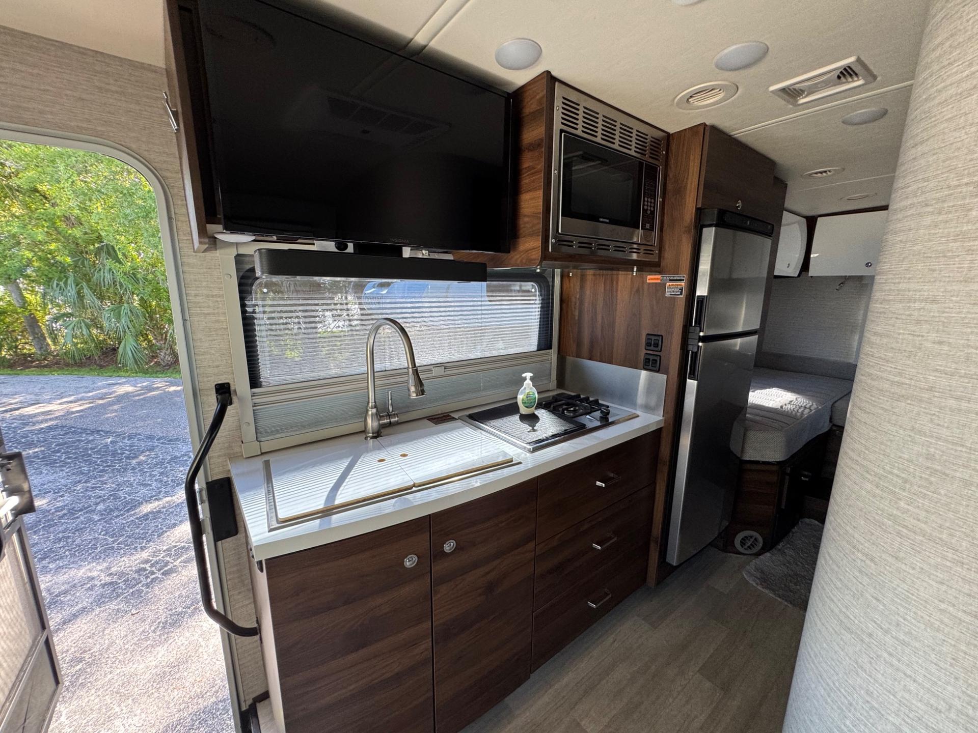 2024 Winnebago 2024 Winnebago View - thumbnail 8