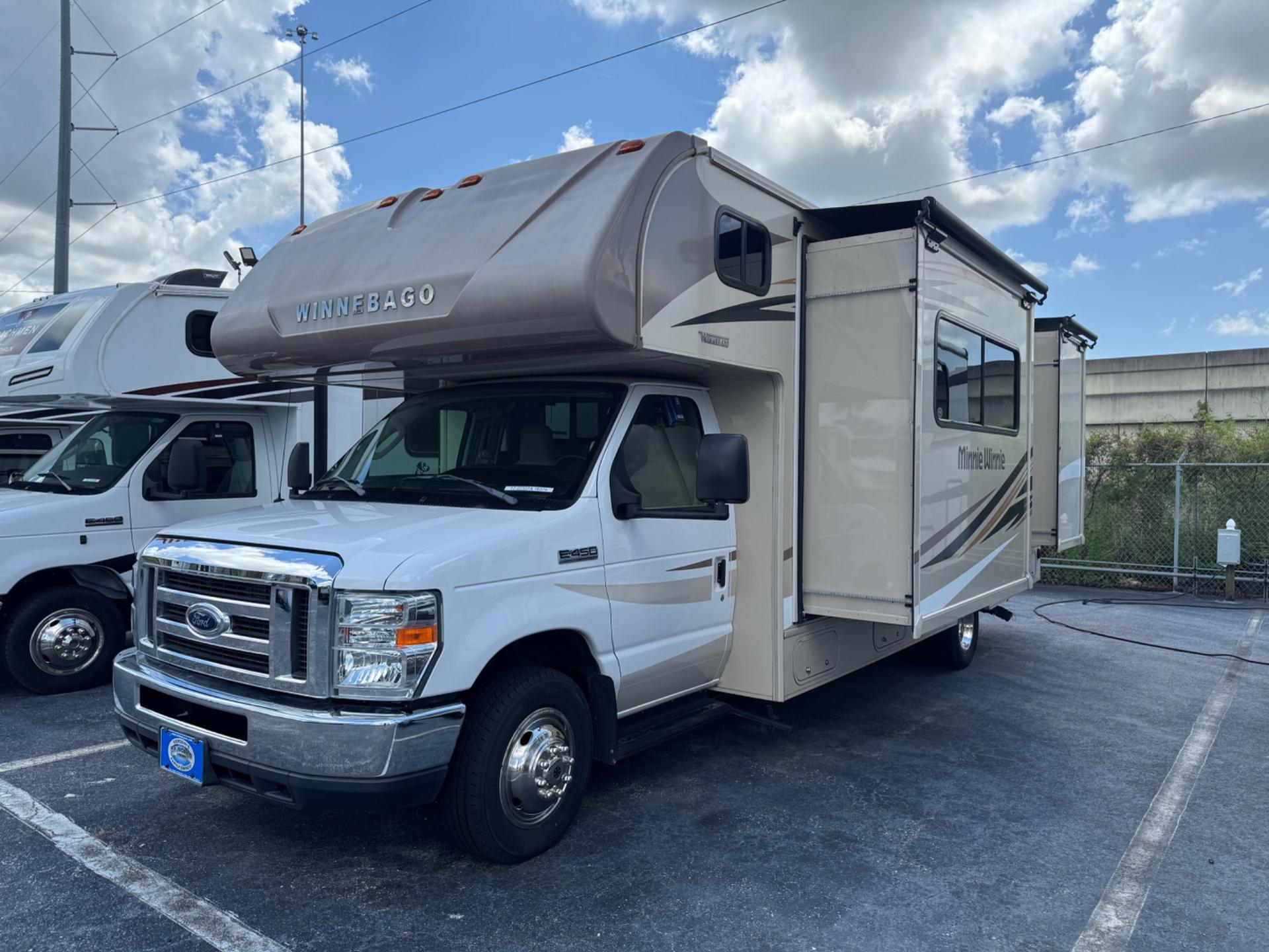 2017 Winnebago 2017 Winnebago Minnie Winnie - thumbnail 2