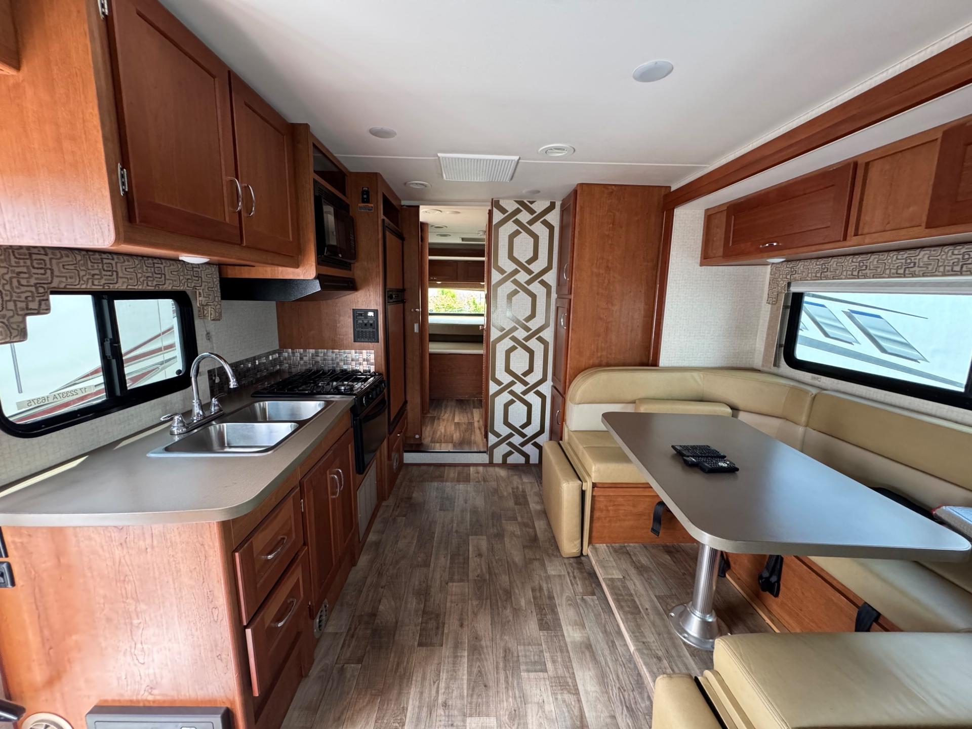 2017 Winnebago 2017 Winnebago Minnie Winnie - thumbnail 6