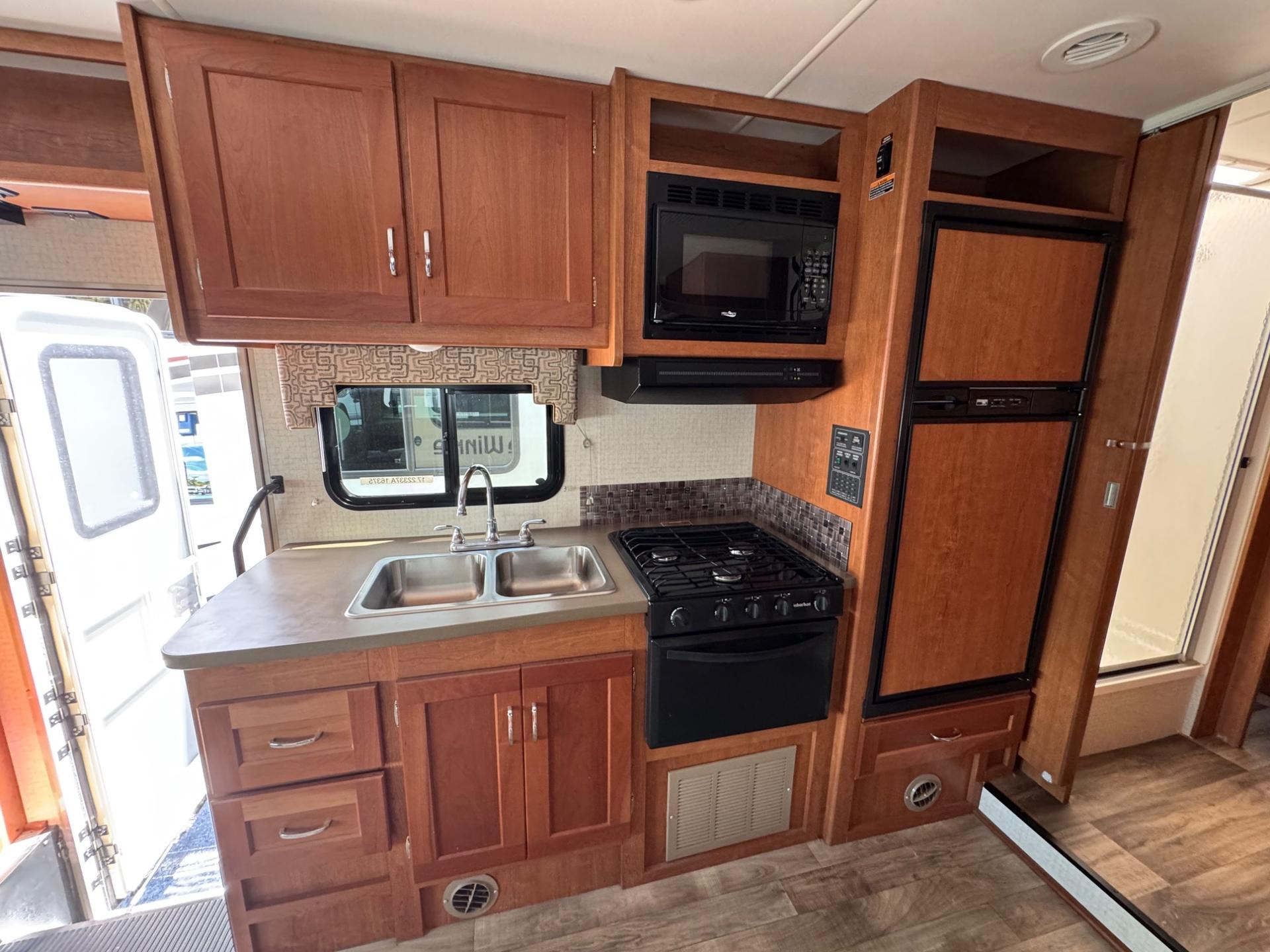 2017 Winnebago 2017 Winnebago Minnie Winnie - thumbnail 8