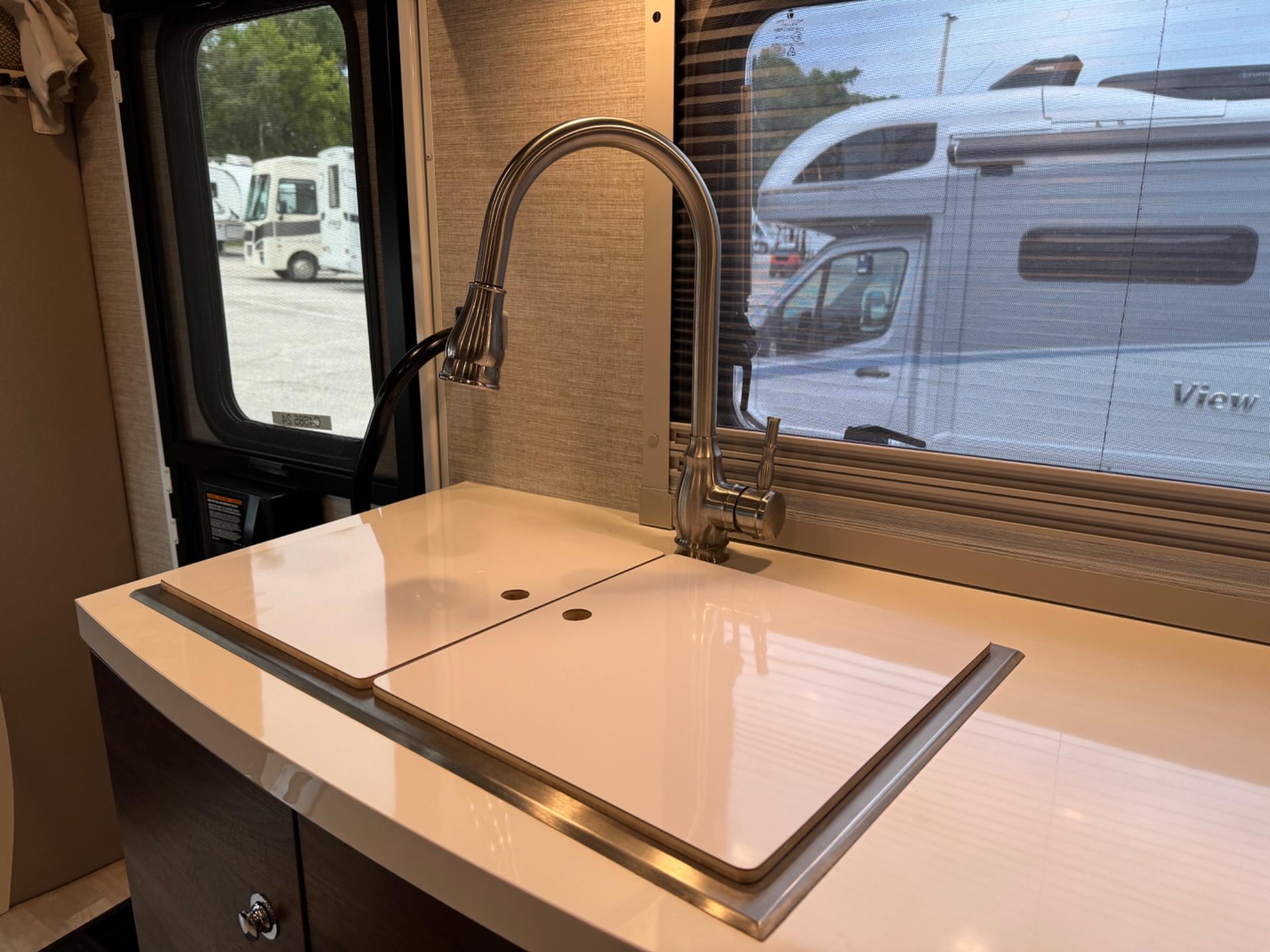 2024 Winnebago 2024 Winnebago View - thumbnail 12