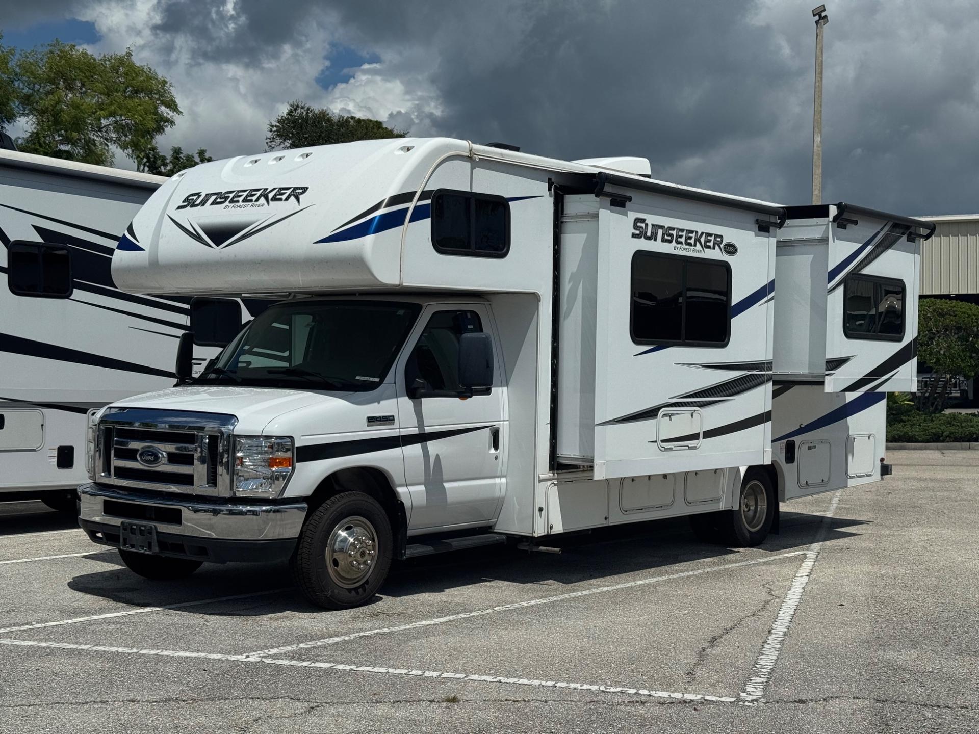 2021 Forest River 2021 Forest River Sunseeker - thumbnail 3