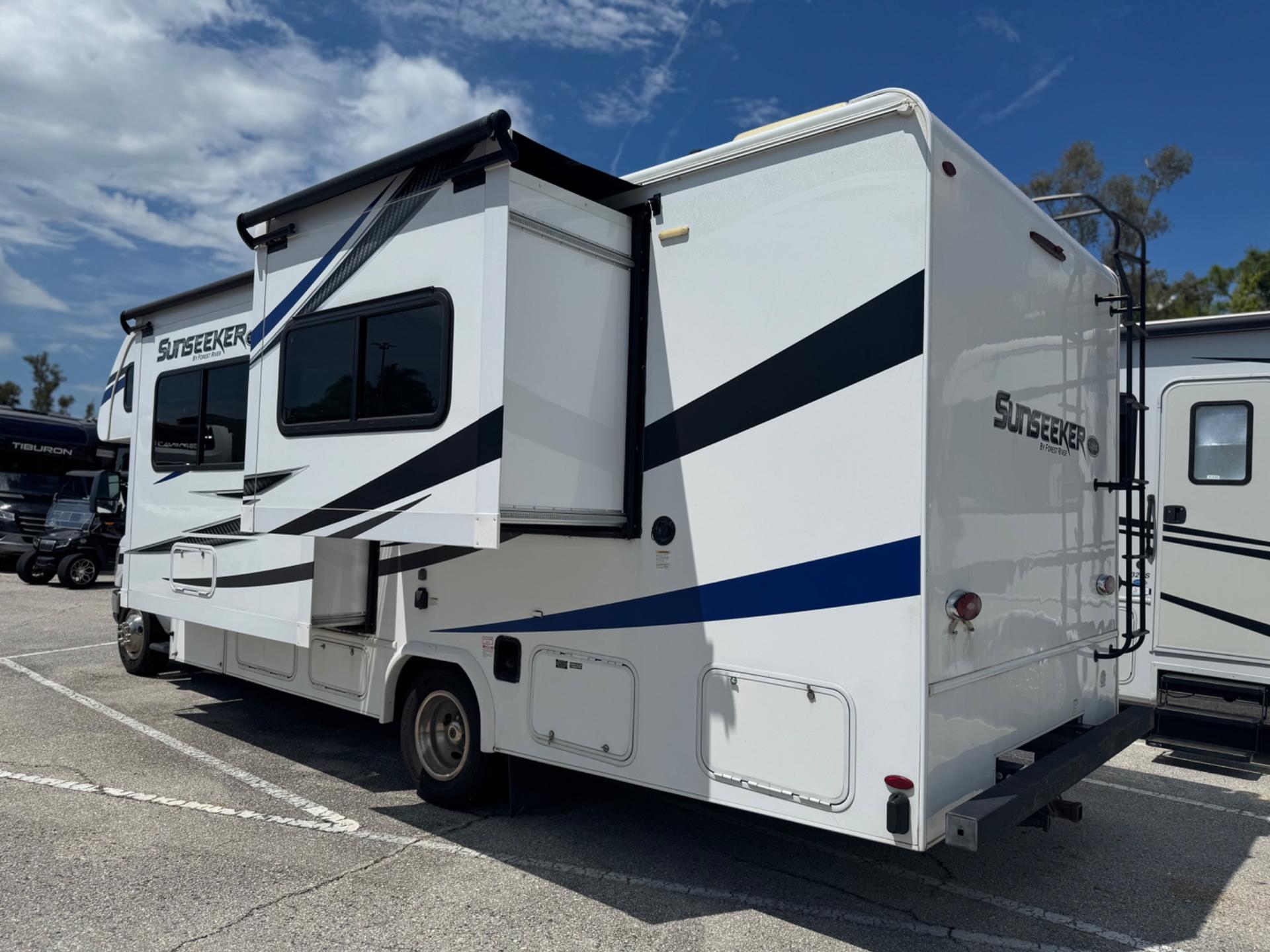 2021 Forest River 2021 Forest River Sunseeker - thumbnail 4