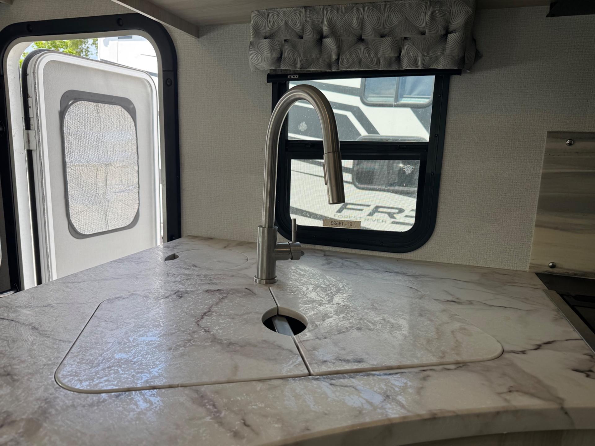 2021 Forest River 2021 Forest River Sunseeker - thumbnail 11