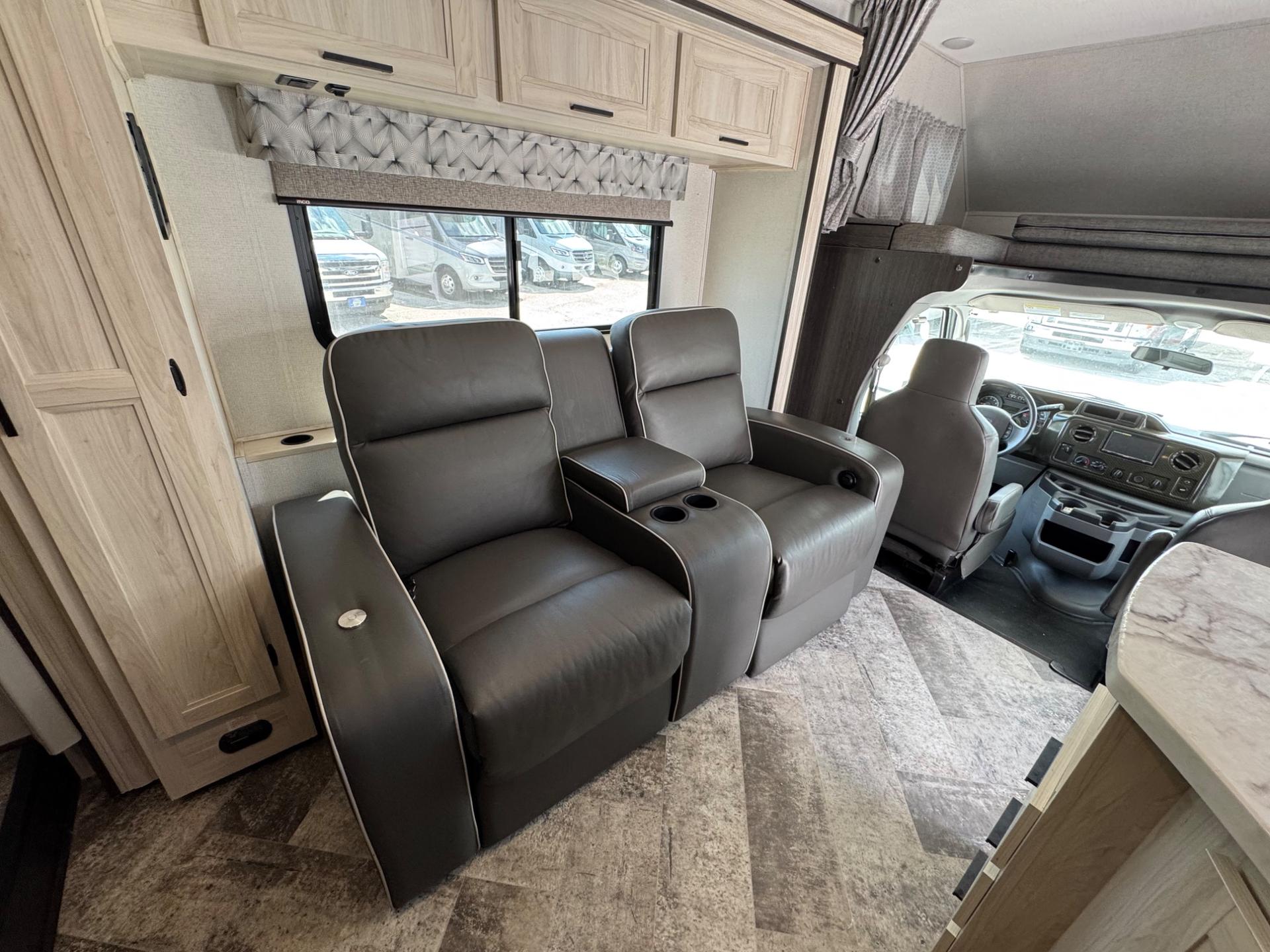 2021 Forest River 2021 Forest River Sunseeker - thumbnail 13