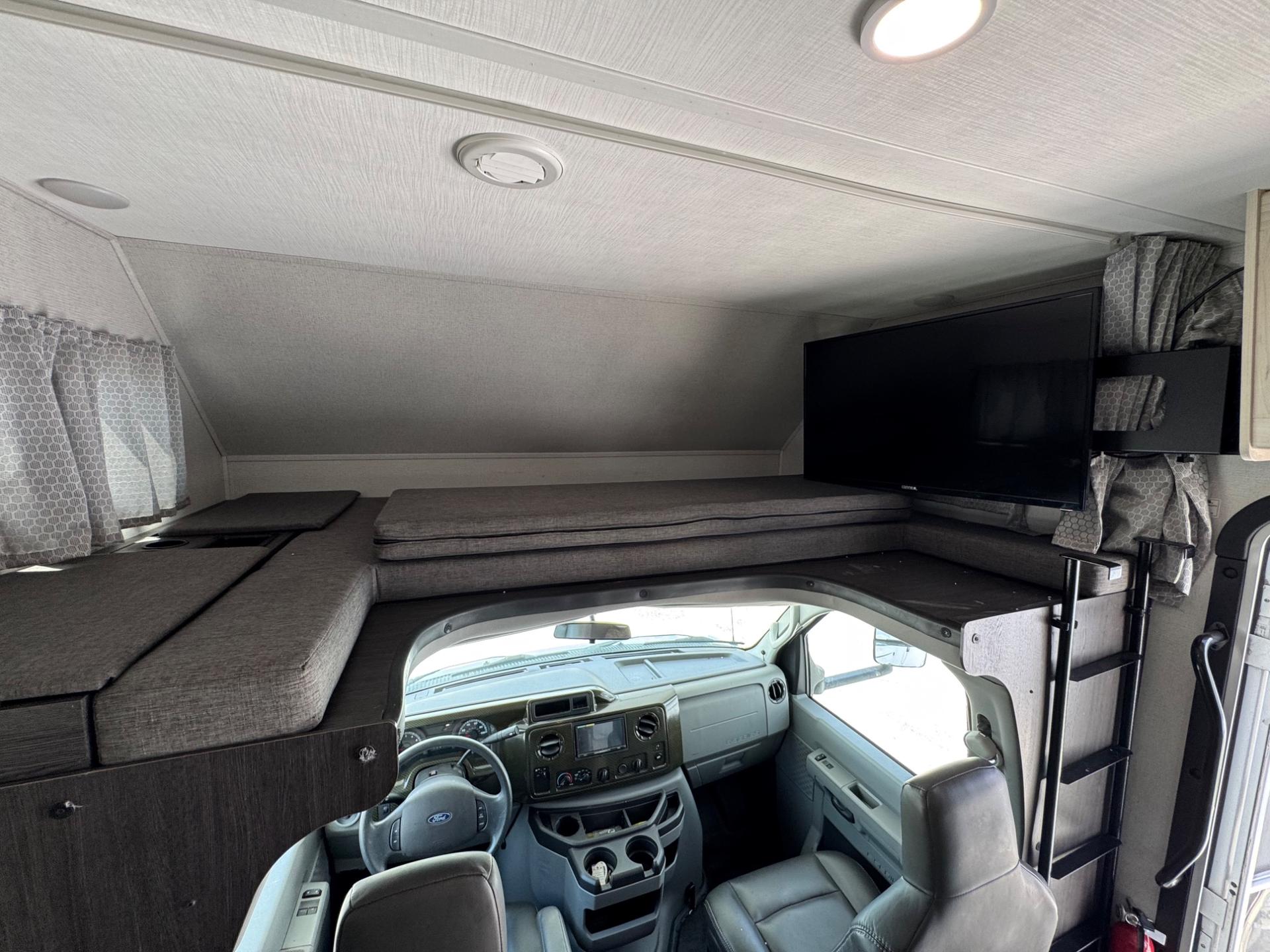 2021 Forest River 2021 Forest River Sunseeker - thumbnail 23