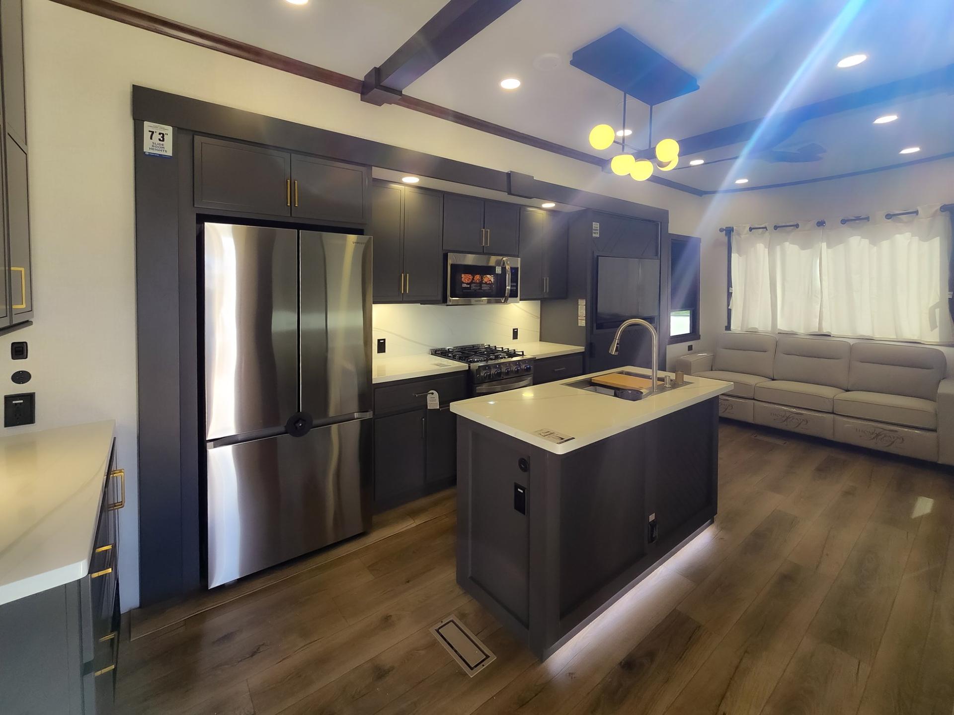 2027 Forest River 2027 Forest River Cedar Creek Cottage - thumbnail 10