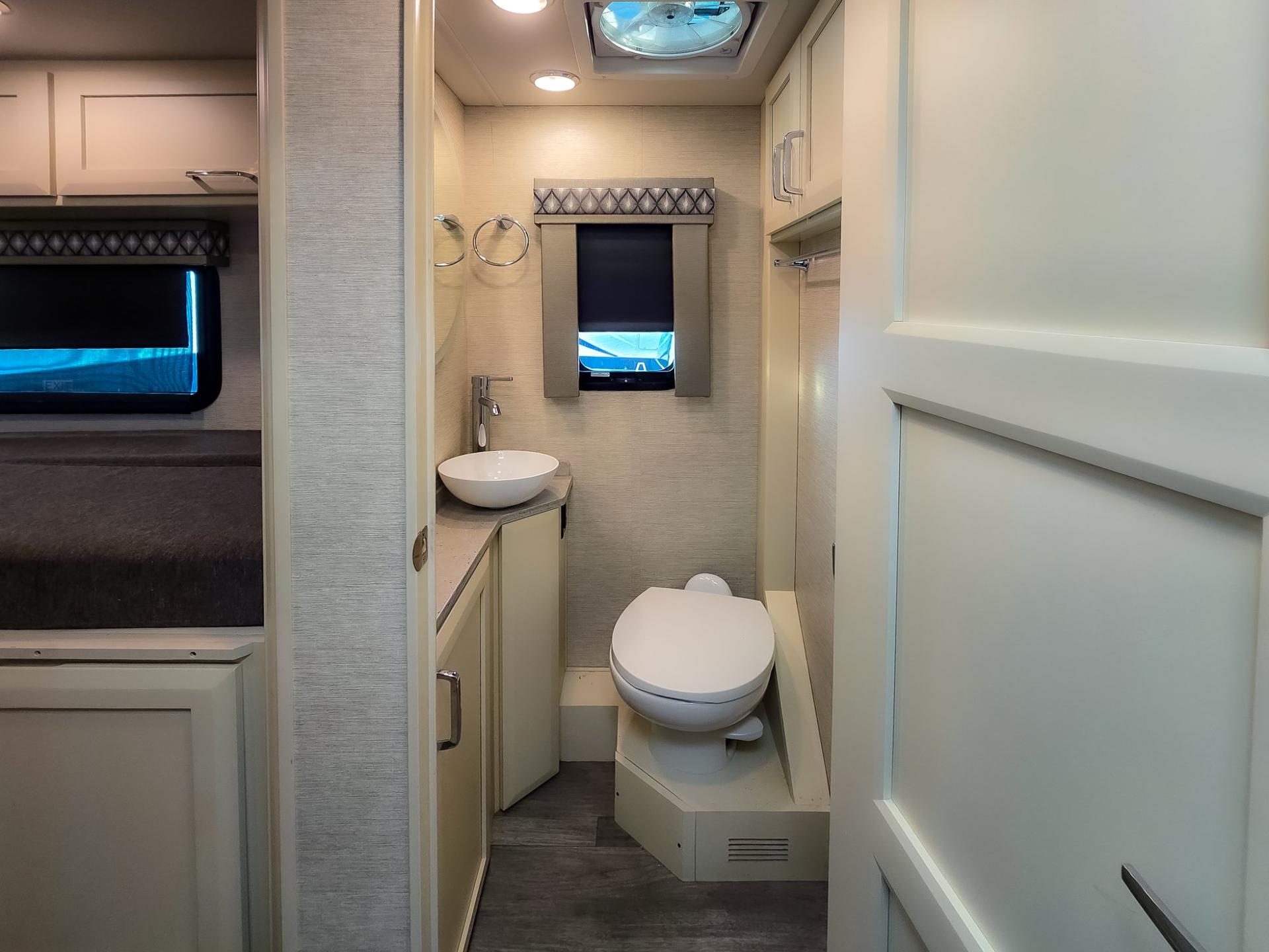 2023 TIFFIN MOTORHOMES 2023 TIFFIN MOTORHOMES WAYFARER - thumbnail 23