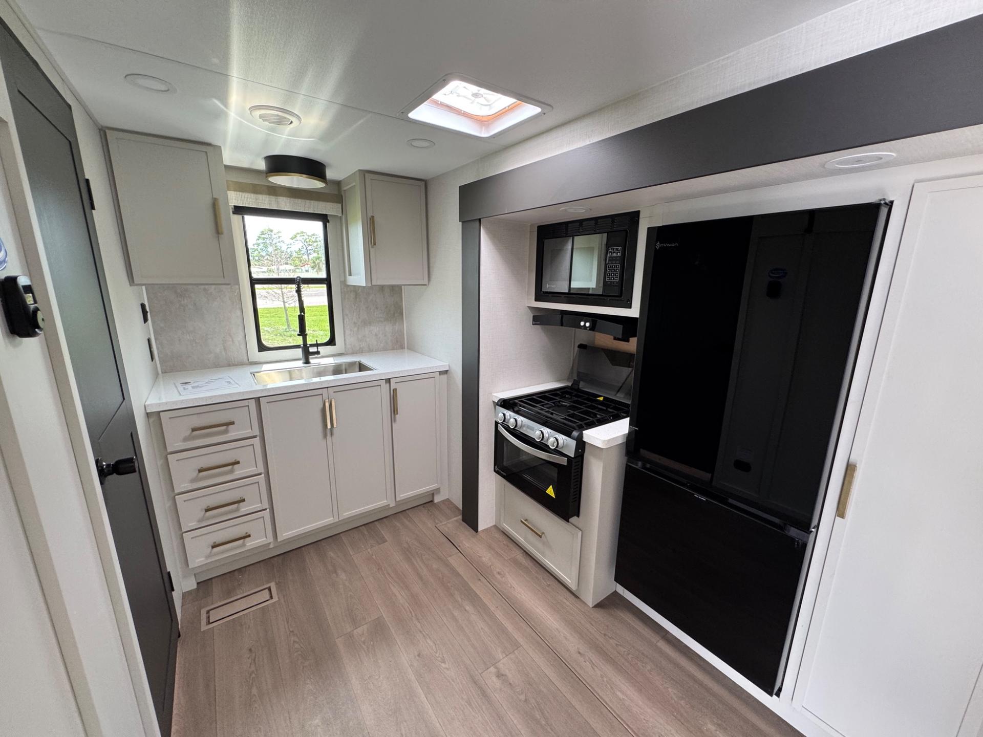 2027 Venture RV 2027 Venture RV Stratus - thumbnail 7