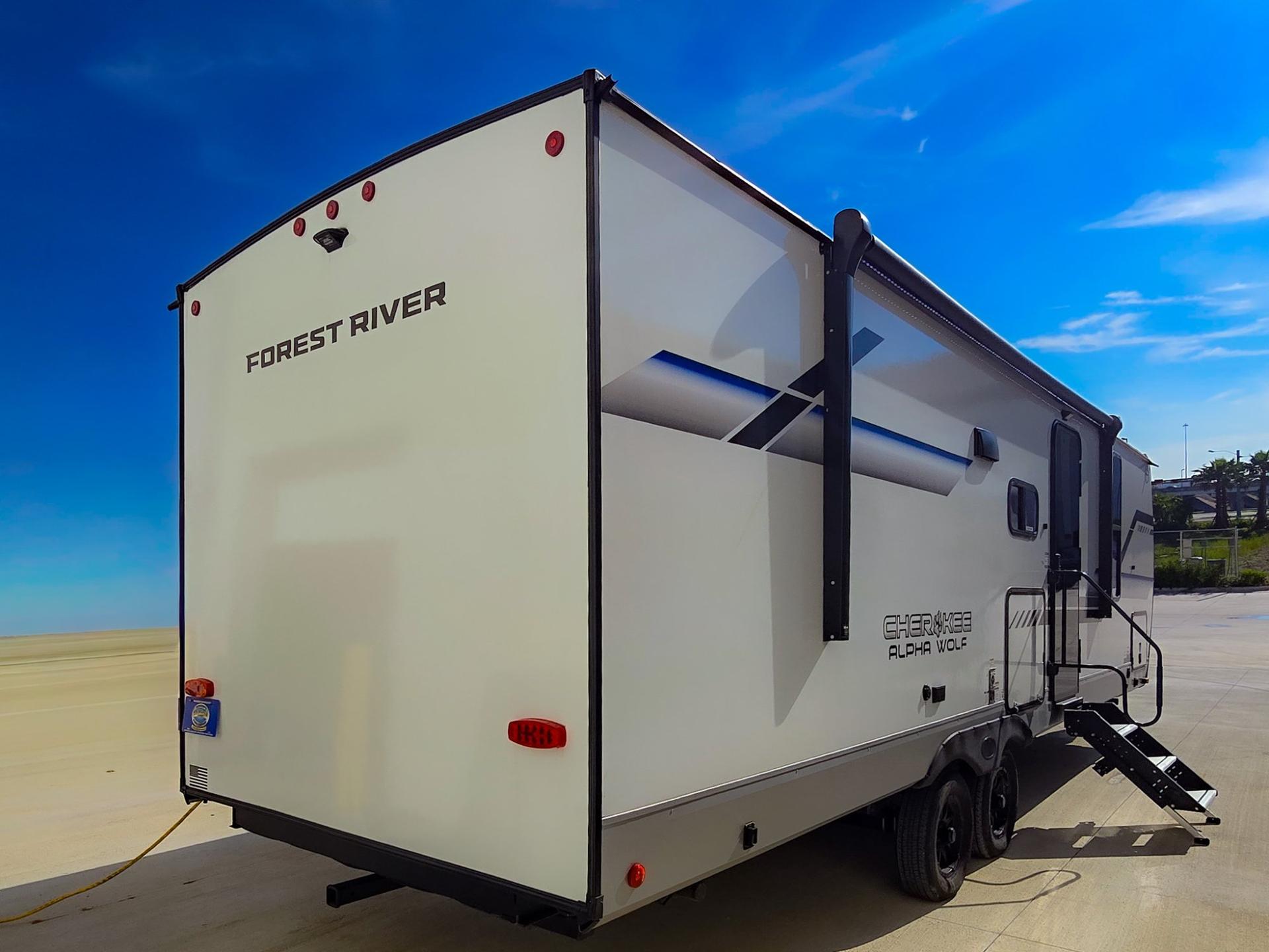 2025 Forest River 2025 Forest River Cherokee Alpha Wolf - thumbnail 5