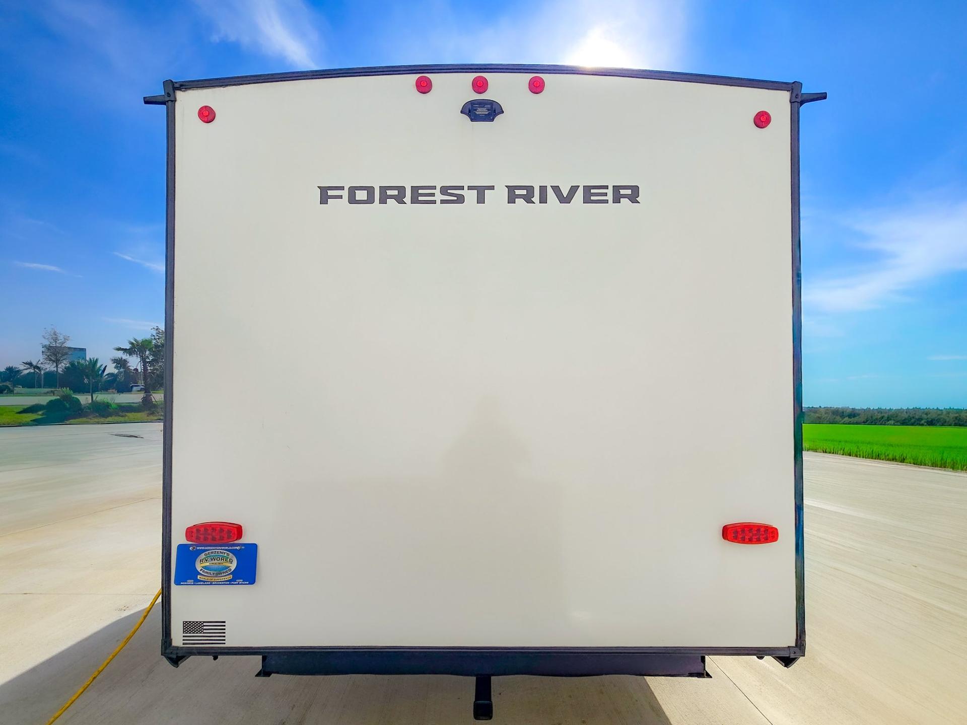 2025 Forest River 2025 Forest River Cherokee Alpha Wolf - thumbnail 6