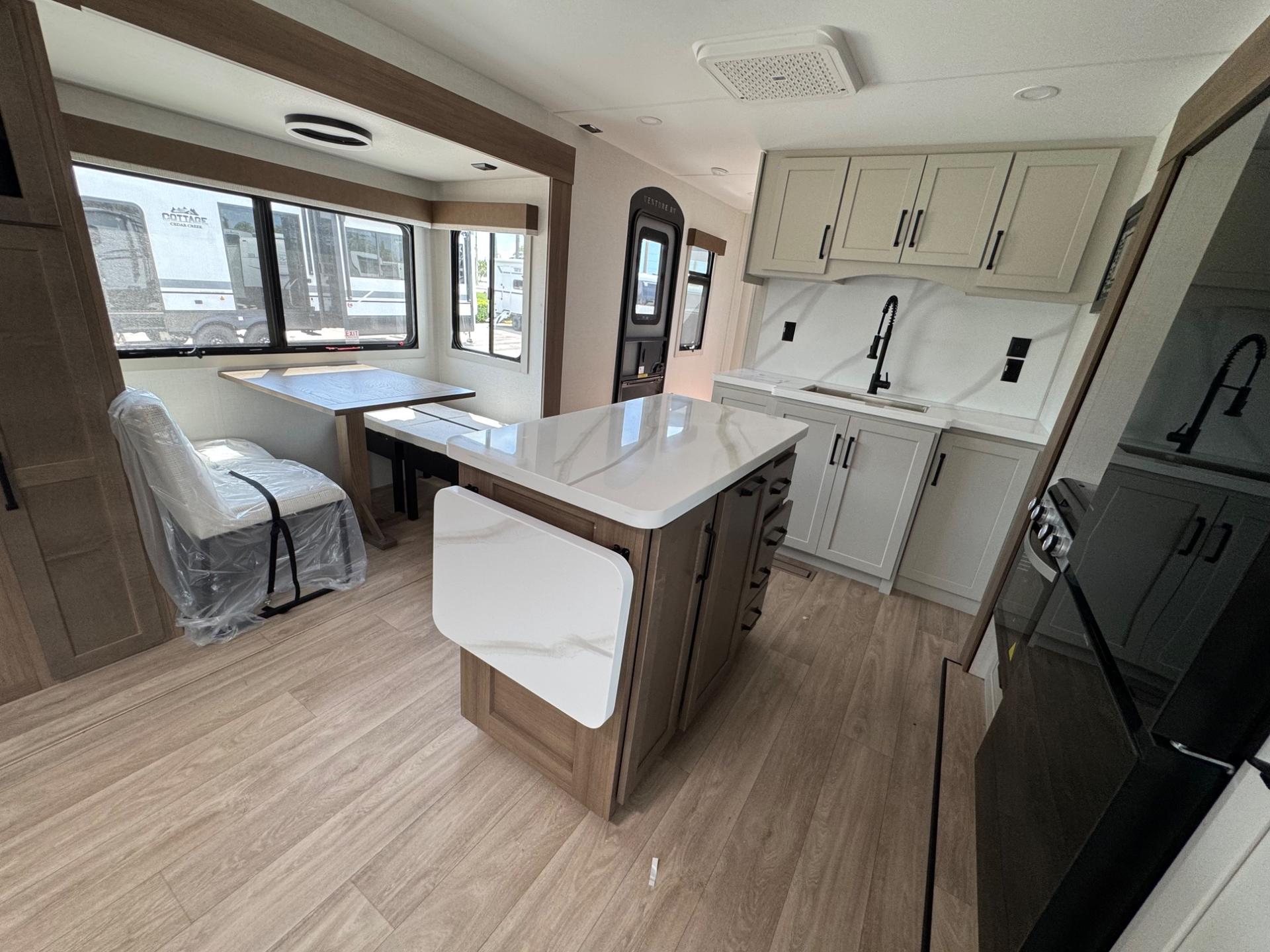 2027 Venture RV 2027 Venture RV SportTrek Touring Edition - thumbnail 11