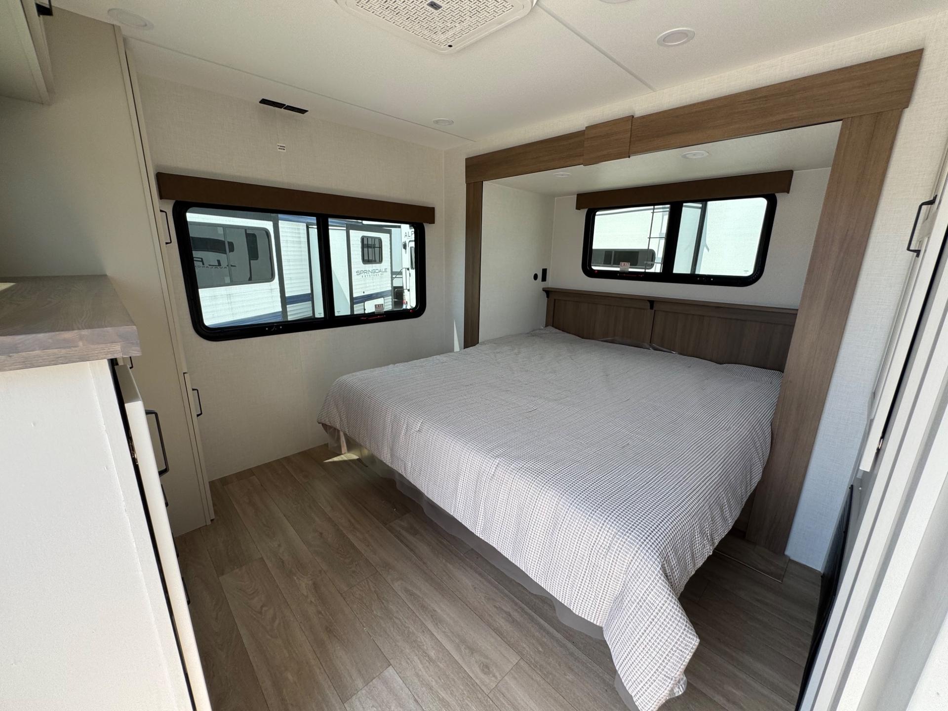 2027 Venture RV 2027 Venture RV SportTrek Touring Edition - thumbnail 16
