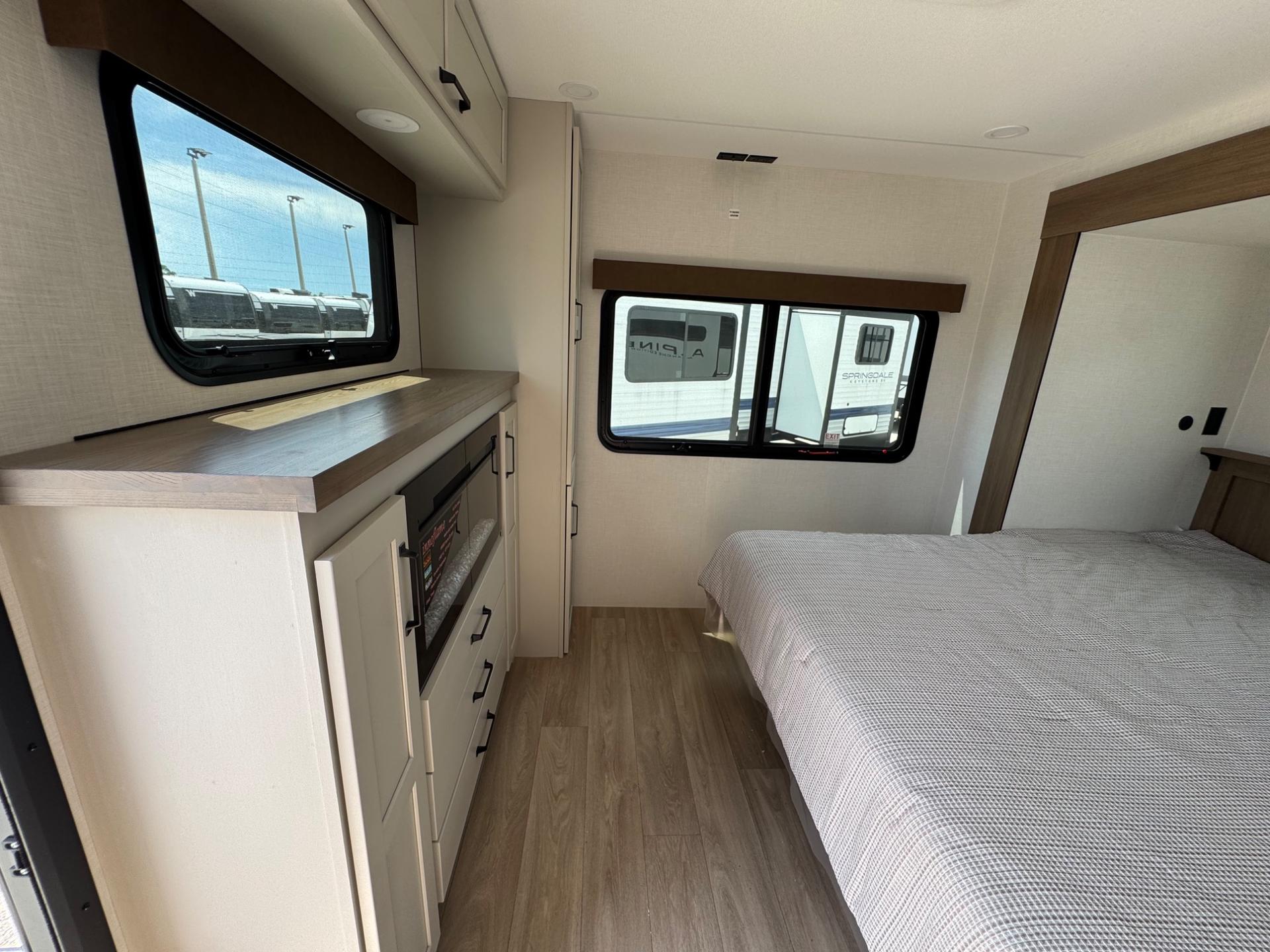 2027 Venture RV 2027 Venture RV SportTrek Touring Edition - thumbnail 17