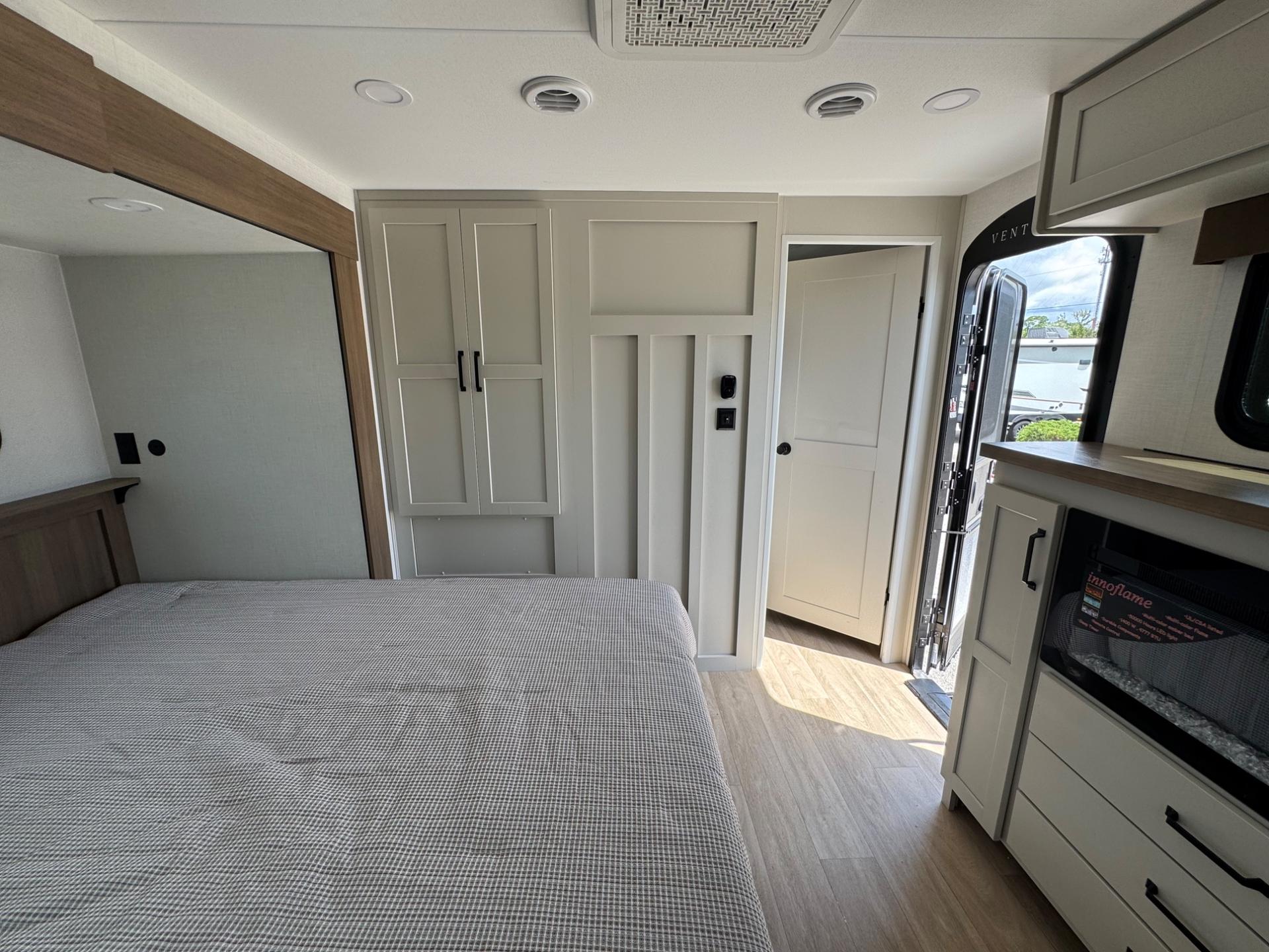 2027 Venture RV 2027 Venture RV SportTrek Touring Edition - thumbnail 18