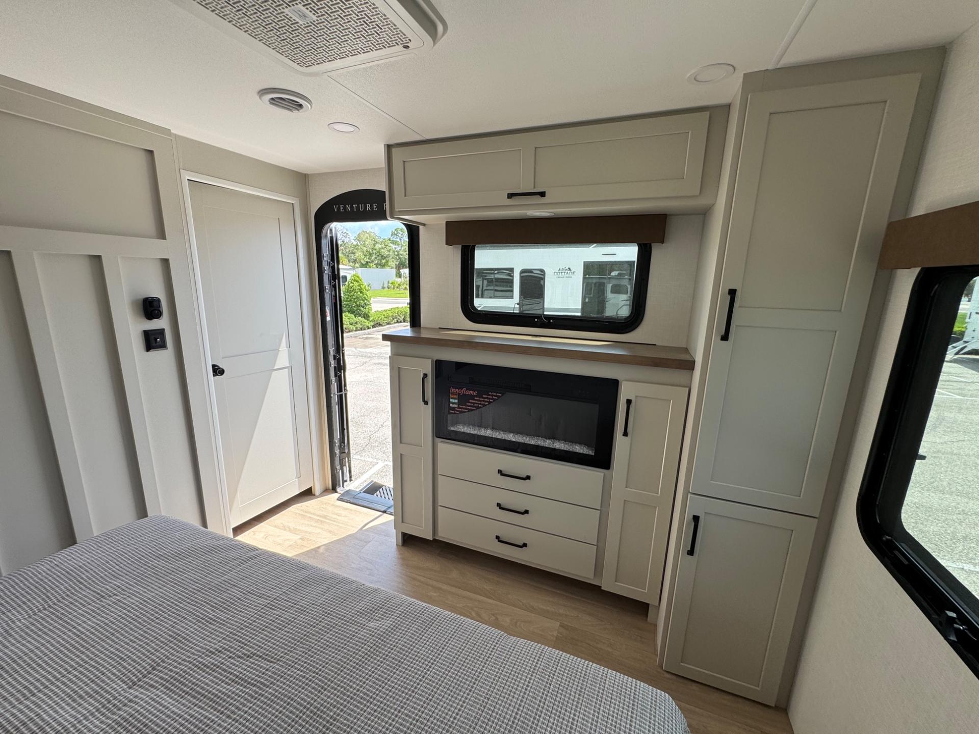 2027 Venture RV 2027 Venture RV SportTrek Touring Edition - thumbnail 19