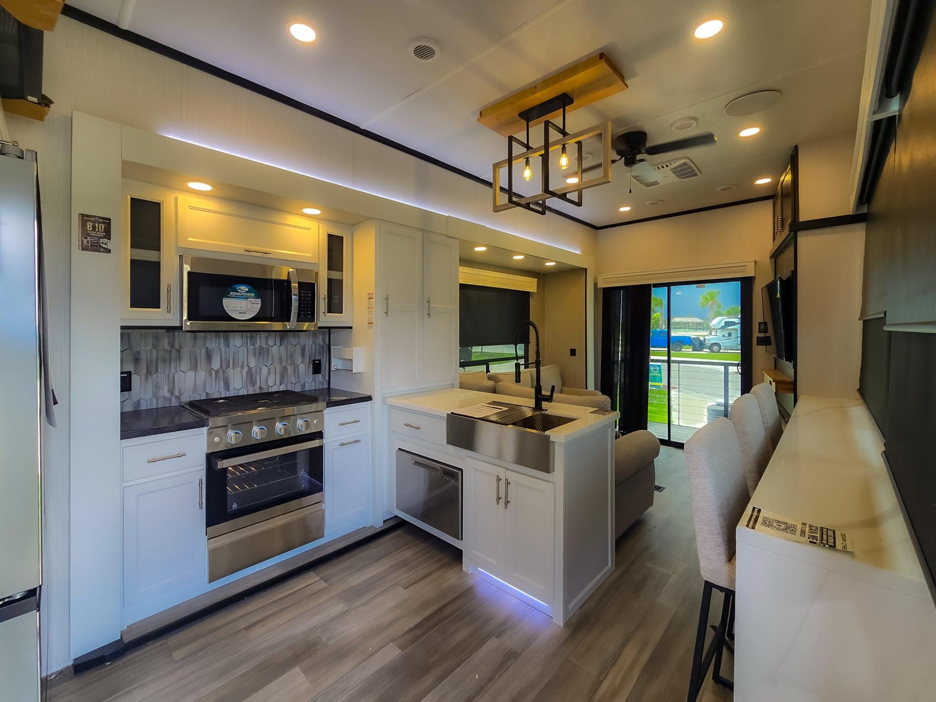 2024 Forest River 2024 Forest River Cedar Creek Cottage - thumbnail 11