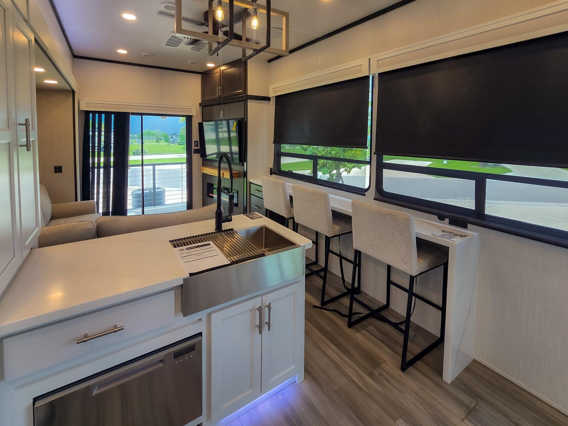 2024 Forest River 2024 Forest River Cedar Creek Cottage - thumbnail 14