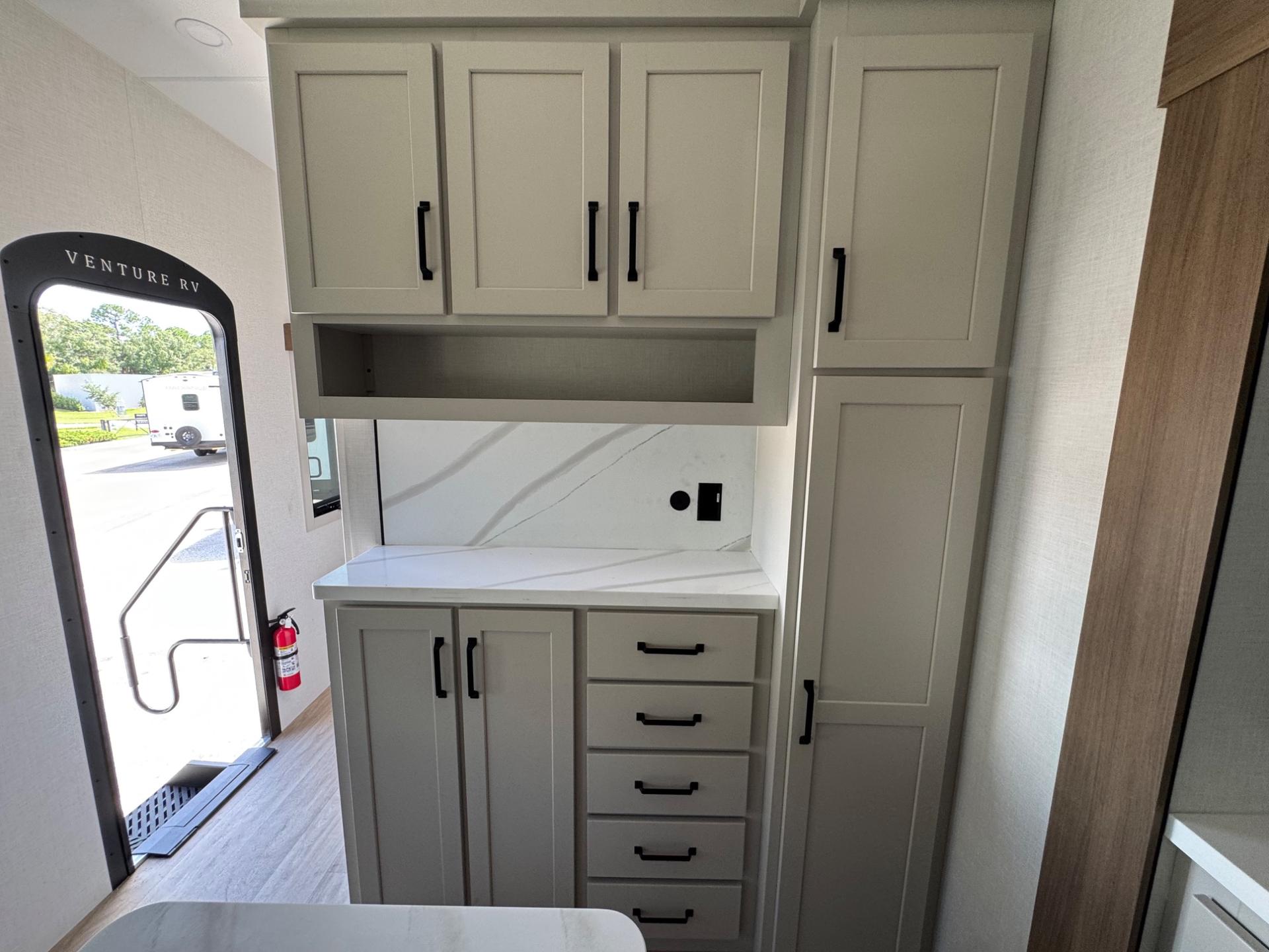2027 Venture RV 2027 Venture RV SportTrek Touring Edition - thumbnail 13
