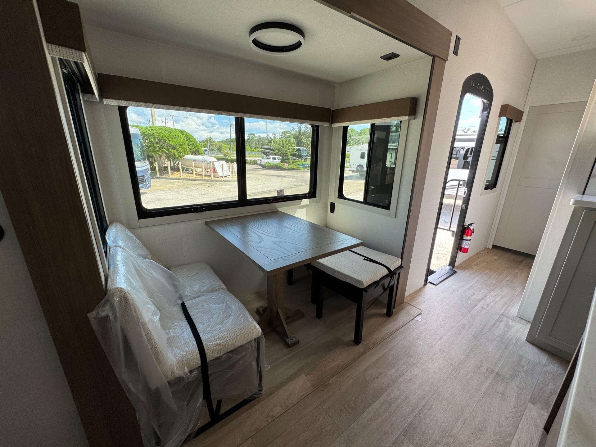 2027 Venture RV 2027 Venture RV SportTrek Touring Edition - thumbnail 16