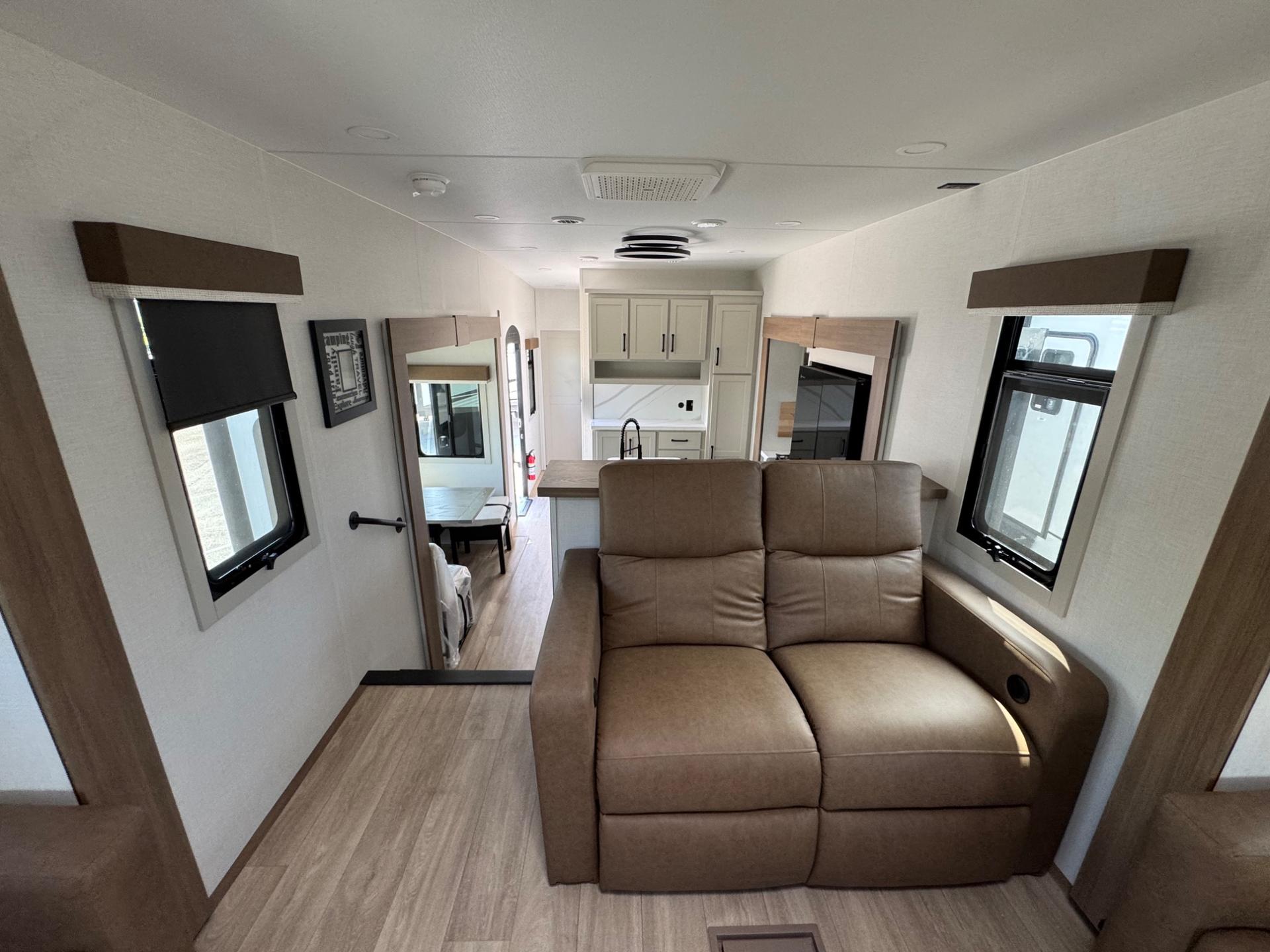 2027 Venture RV 2027 Venture RV SportTrek Touring Edition - thumbnail 24