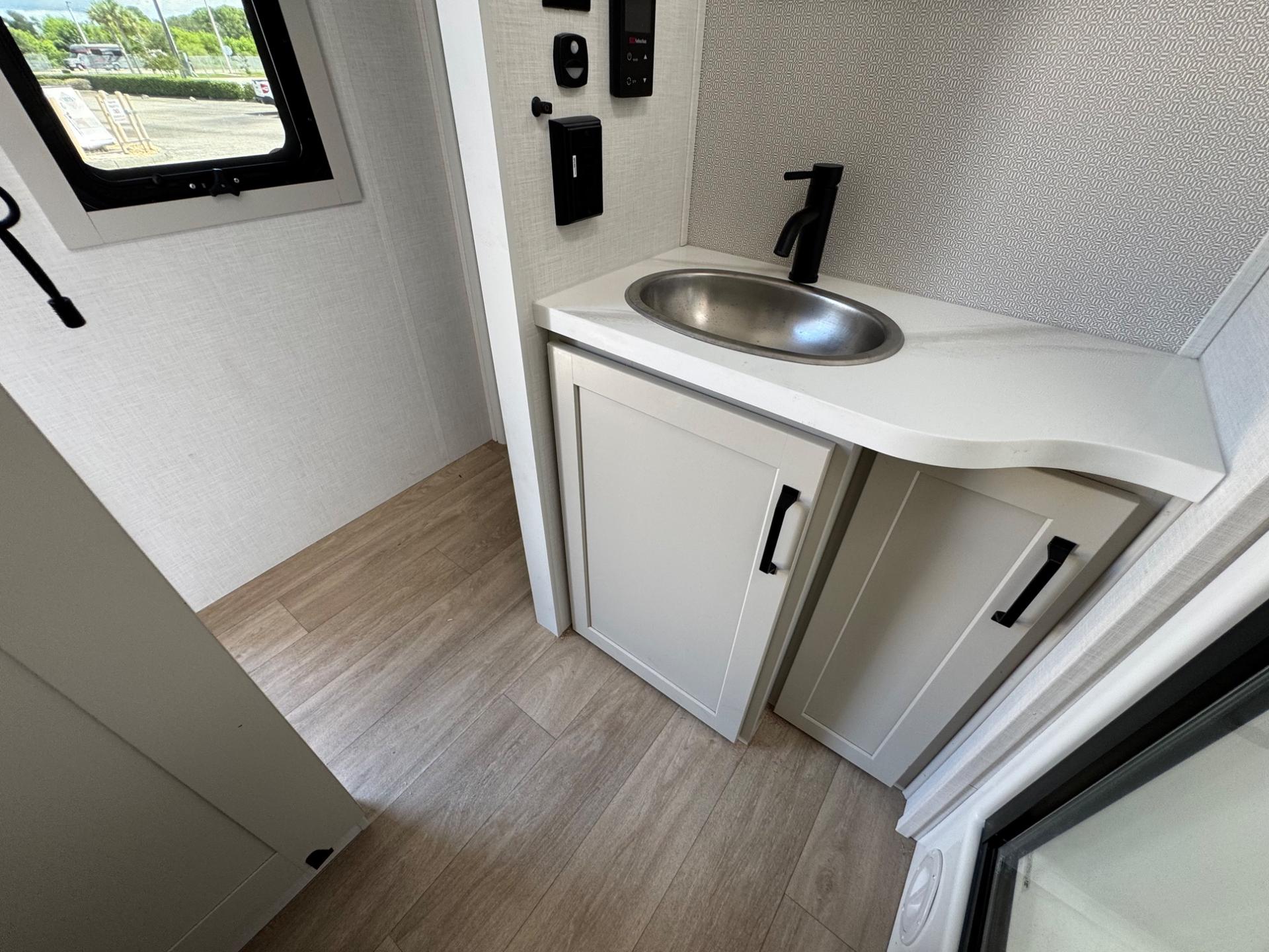 2027 Venture RV 2027 Venture RV SportTrek Touring Edition - thumbnail 33