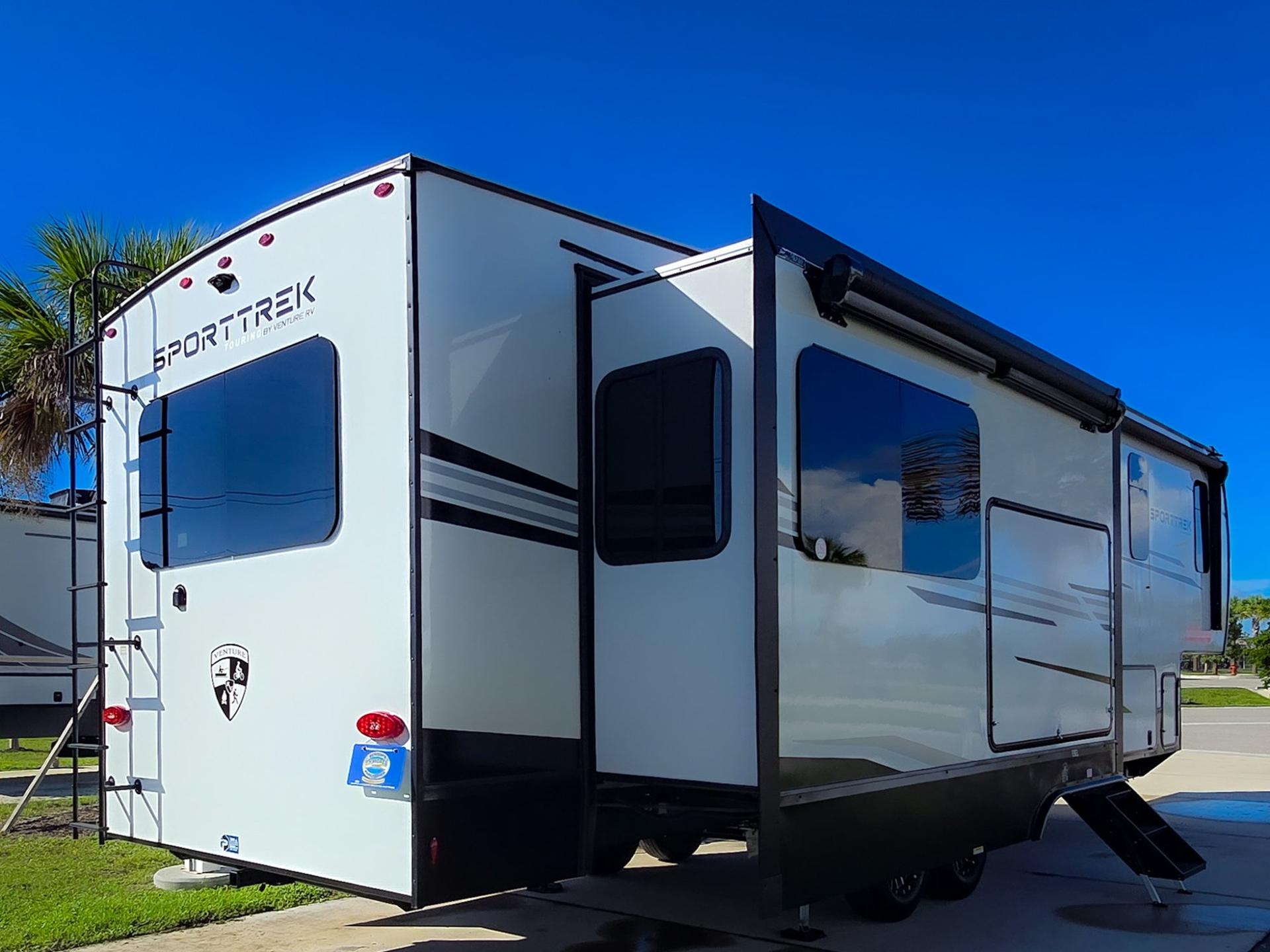 2026 Venture RV 2026 Venture RV SportTrek 5 Touring Edition - thumbnail 4
