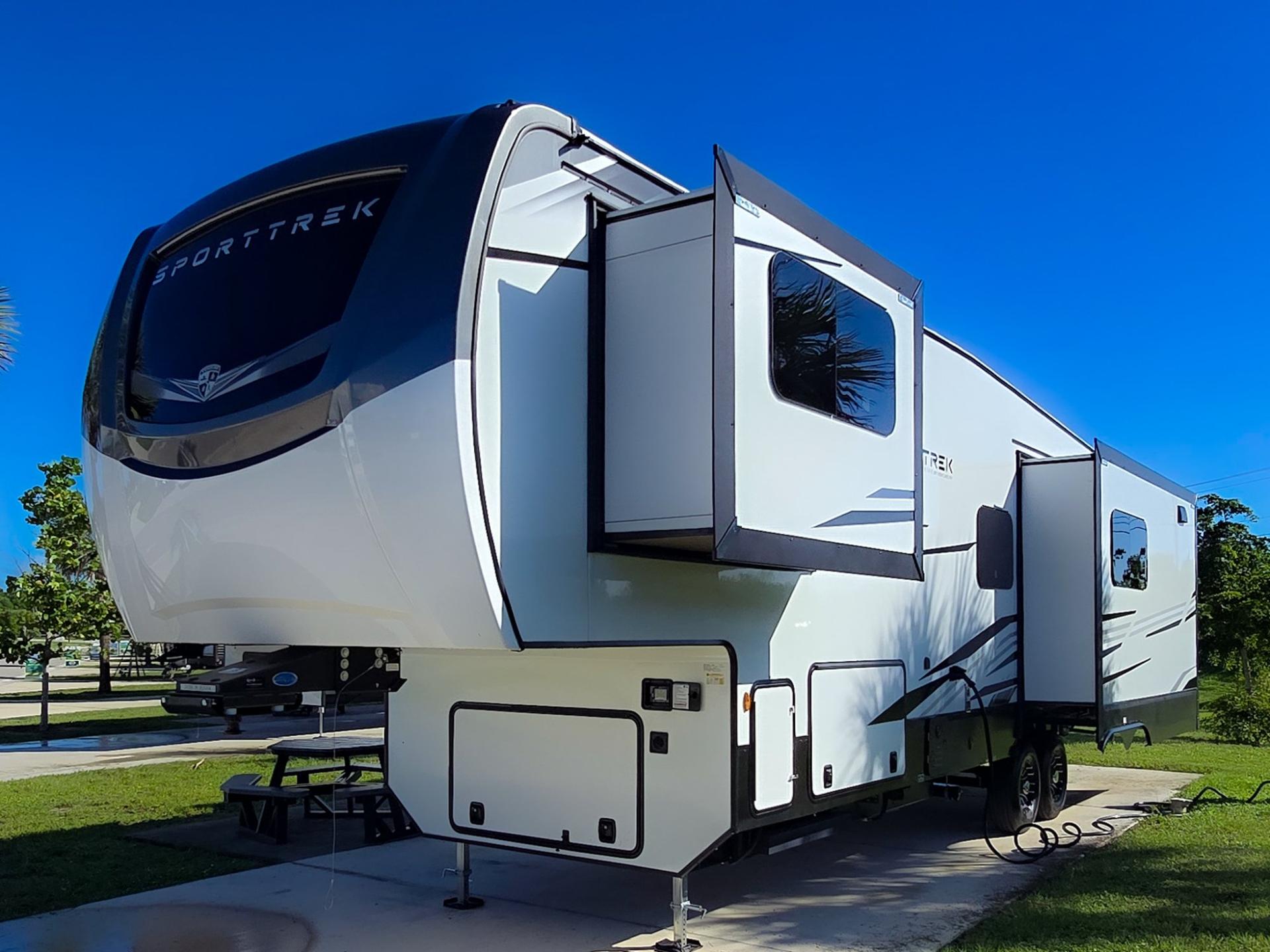 2026 Venture RV 2026 Venture RV SportTrek 5 Touring Edition - thumbnail 8