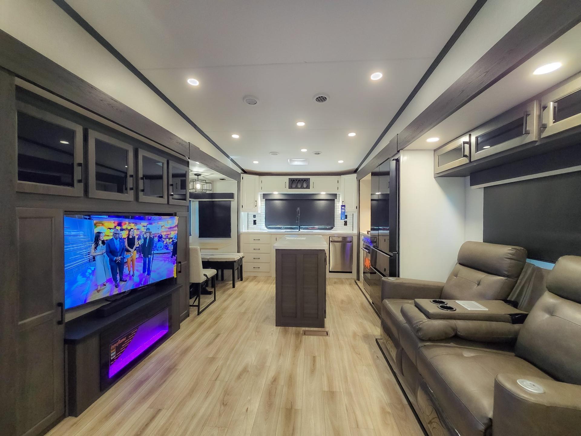 2026 Venture RV 2026 Venture RV SportTrek 5 Touring Edition - thumbnail 12