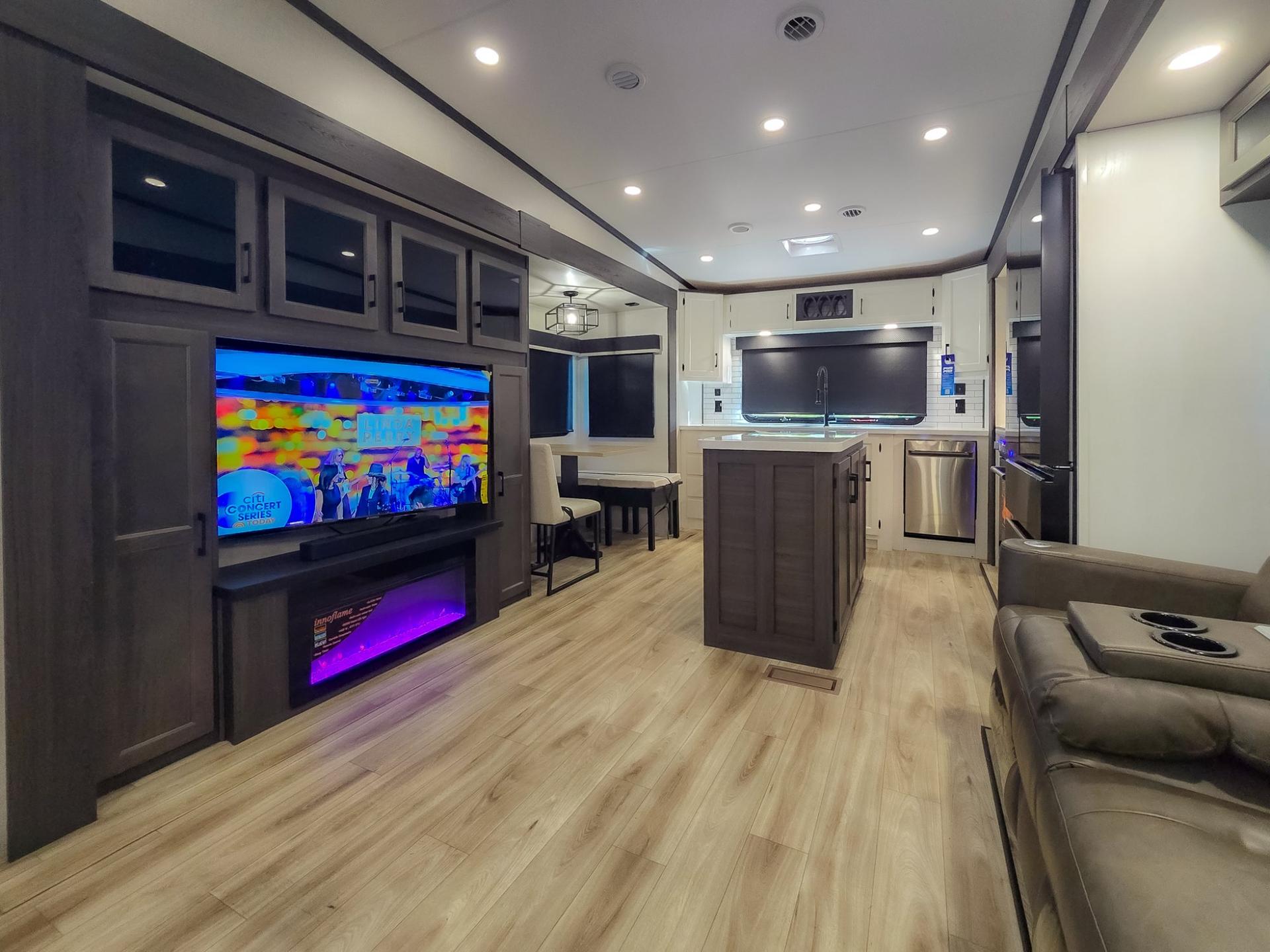 2026 Venture RV 2026 Venture RV SportTrek 5 Touring Edition - thumbnail 13