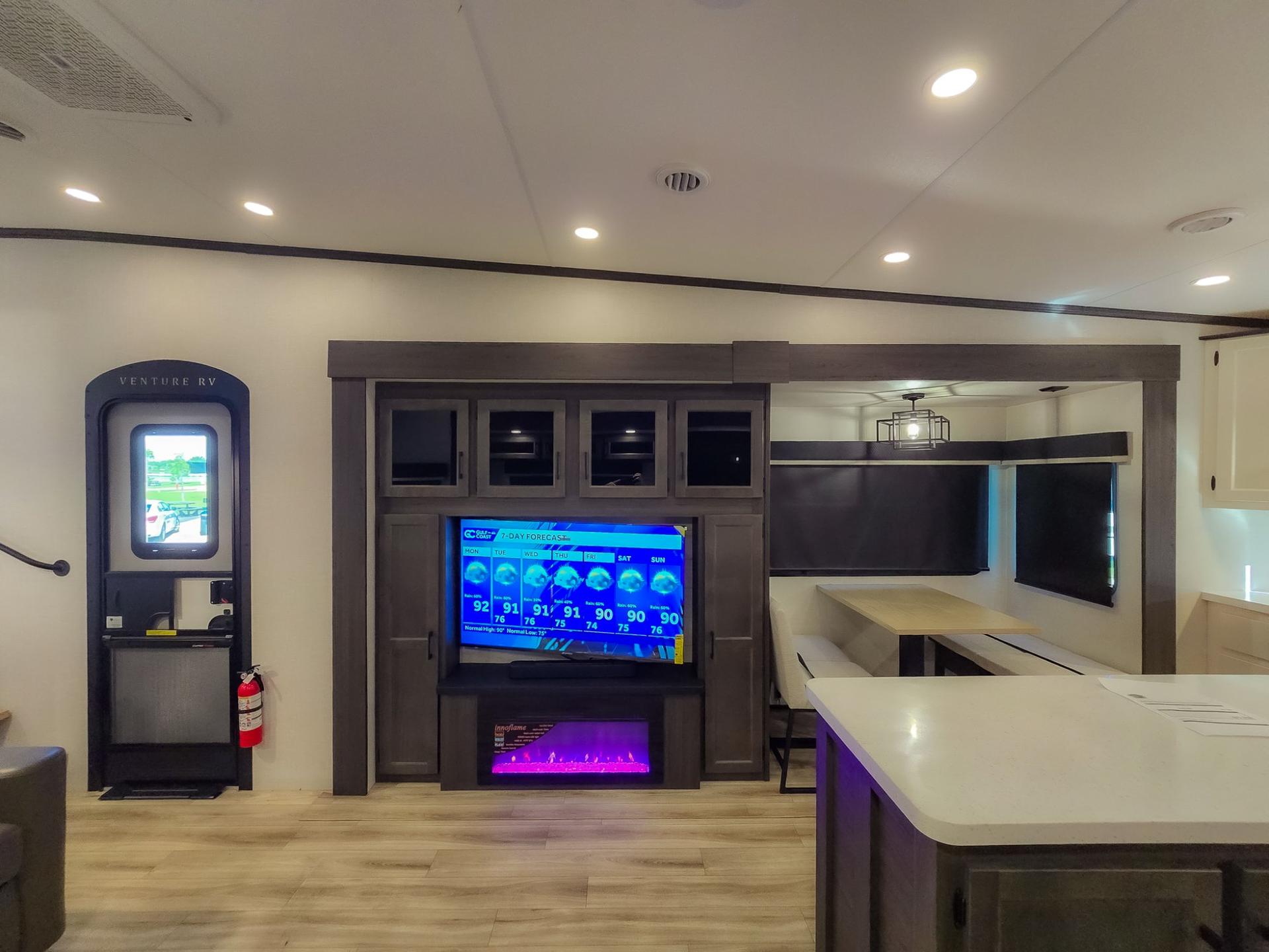 2026 Venture RV 2026 Venture RV SportTrek 5 Touring Edition - thumbnail 14