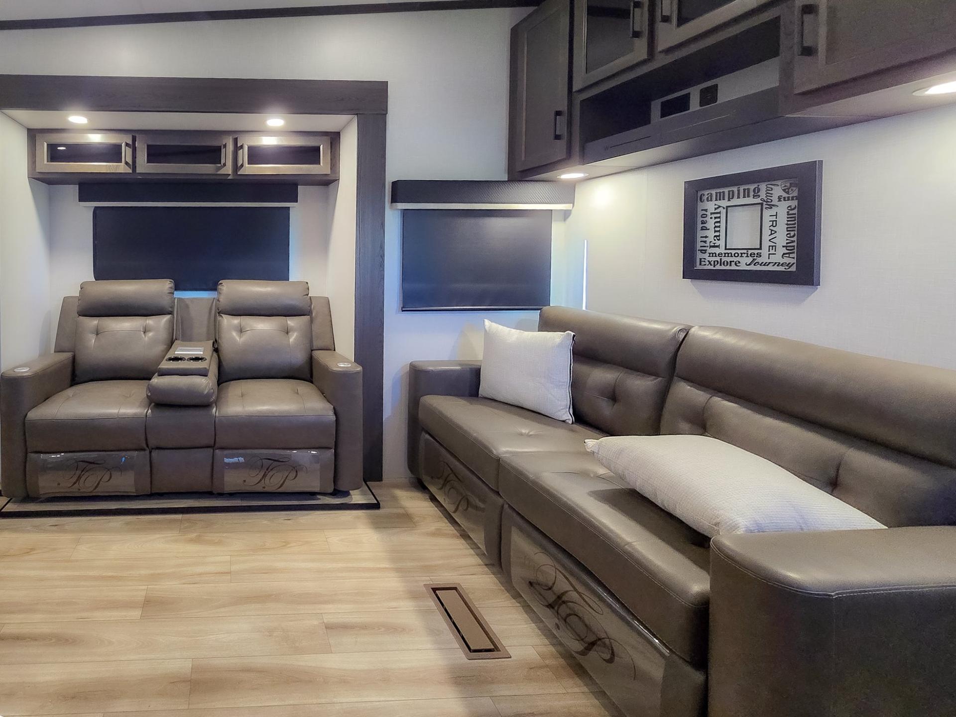 2026 Venture RV 2026 Venture RV SportTrek 5 Touring Edition - thumbnail 16