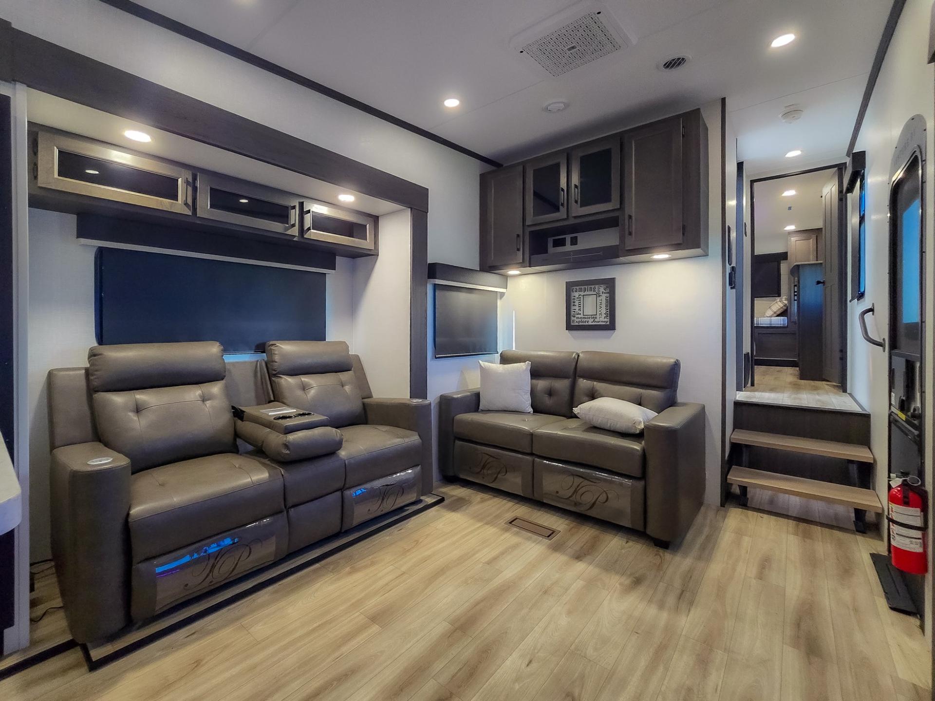 2026 Venture RV 2026 Venture RV SportTrek 5 Touring Edition - thumbnail 19