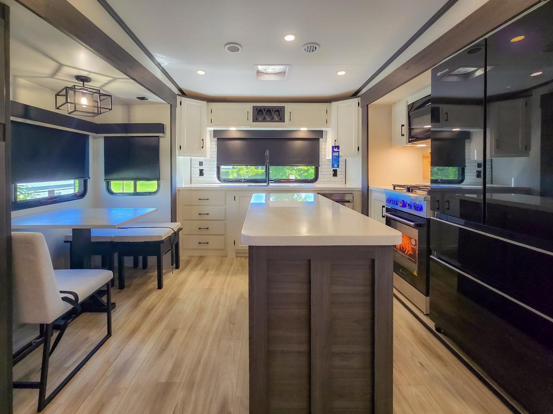 2026 Venture RV 2026 Venture RV SportTrek 5 Touring Edition - thumbnail 27
