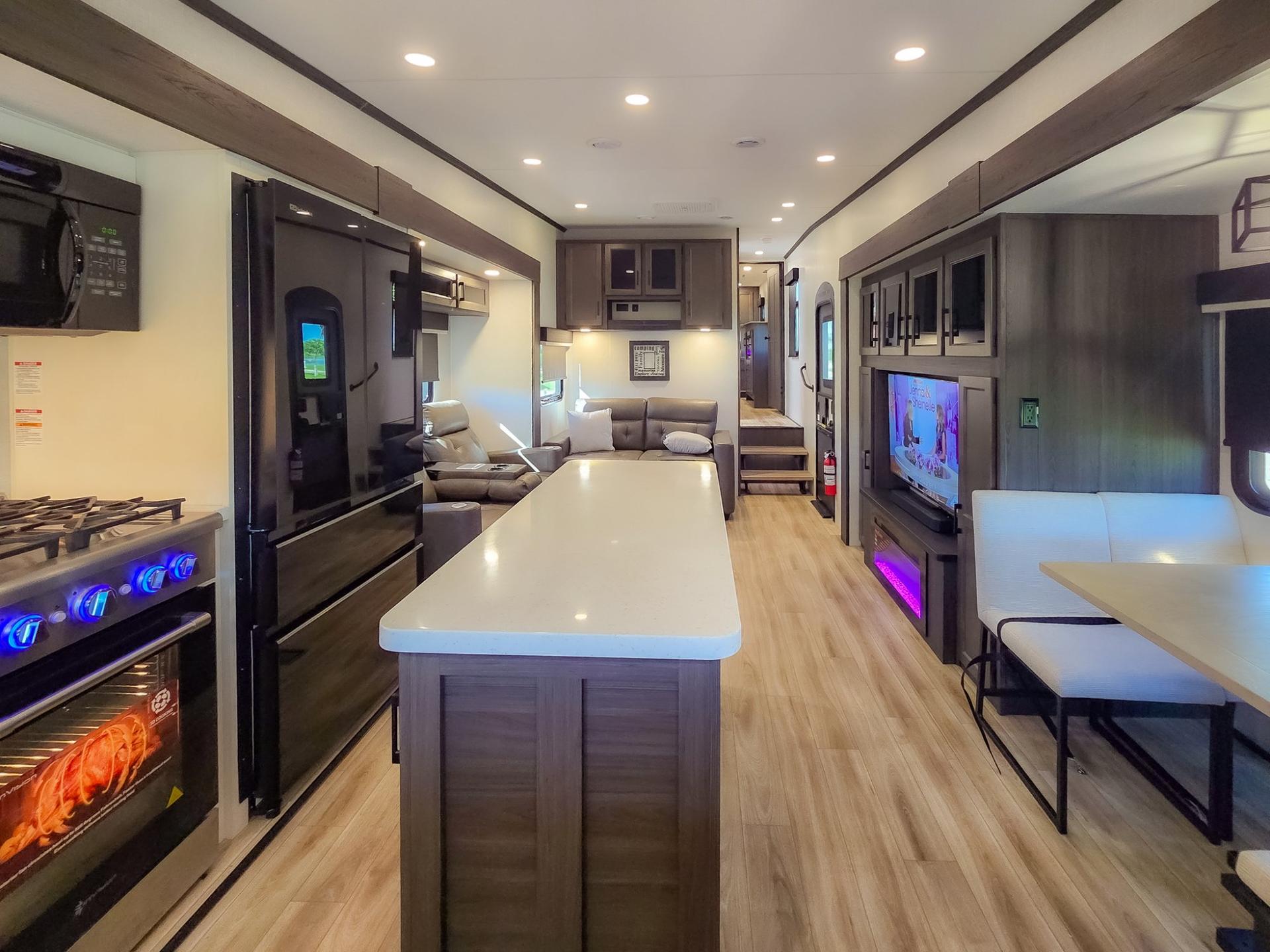 2026 Venture RV 2026 Venture RV SportTrek 5 Touring Edition - thumbnail 31