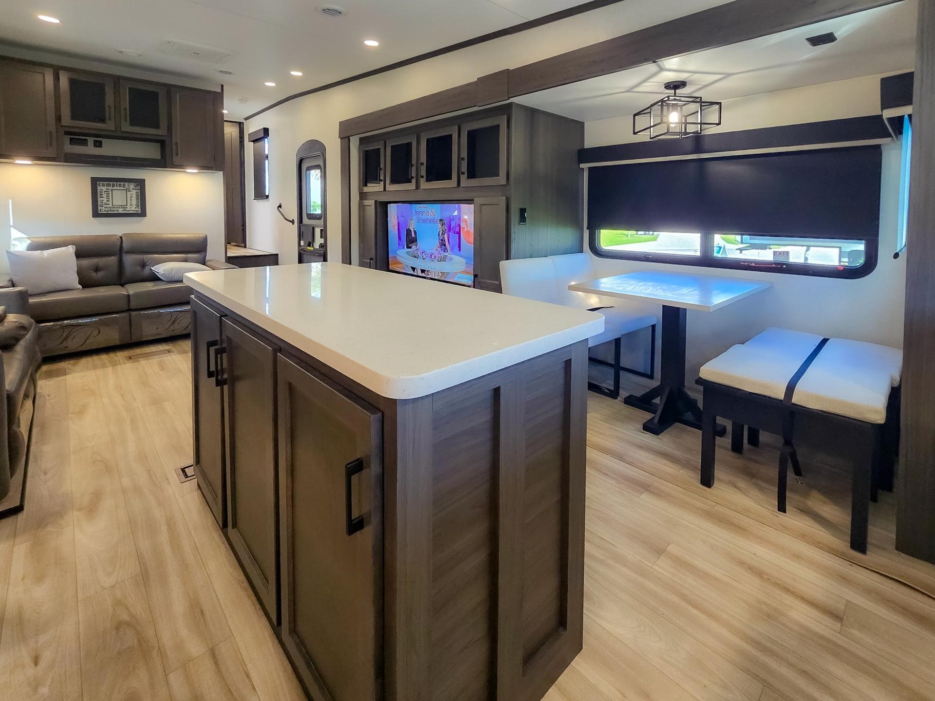 2026 Venture RV 2026 Venture RV SportTrek 5 Touring Edition - thumbnail 32