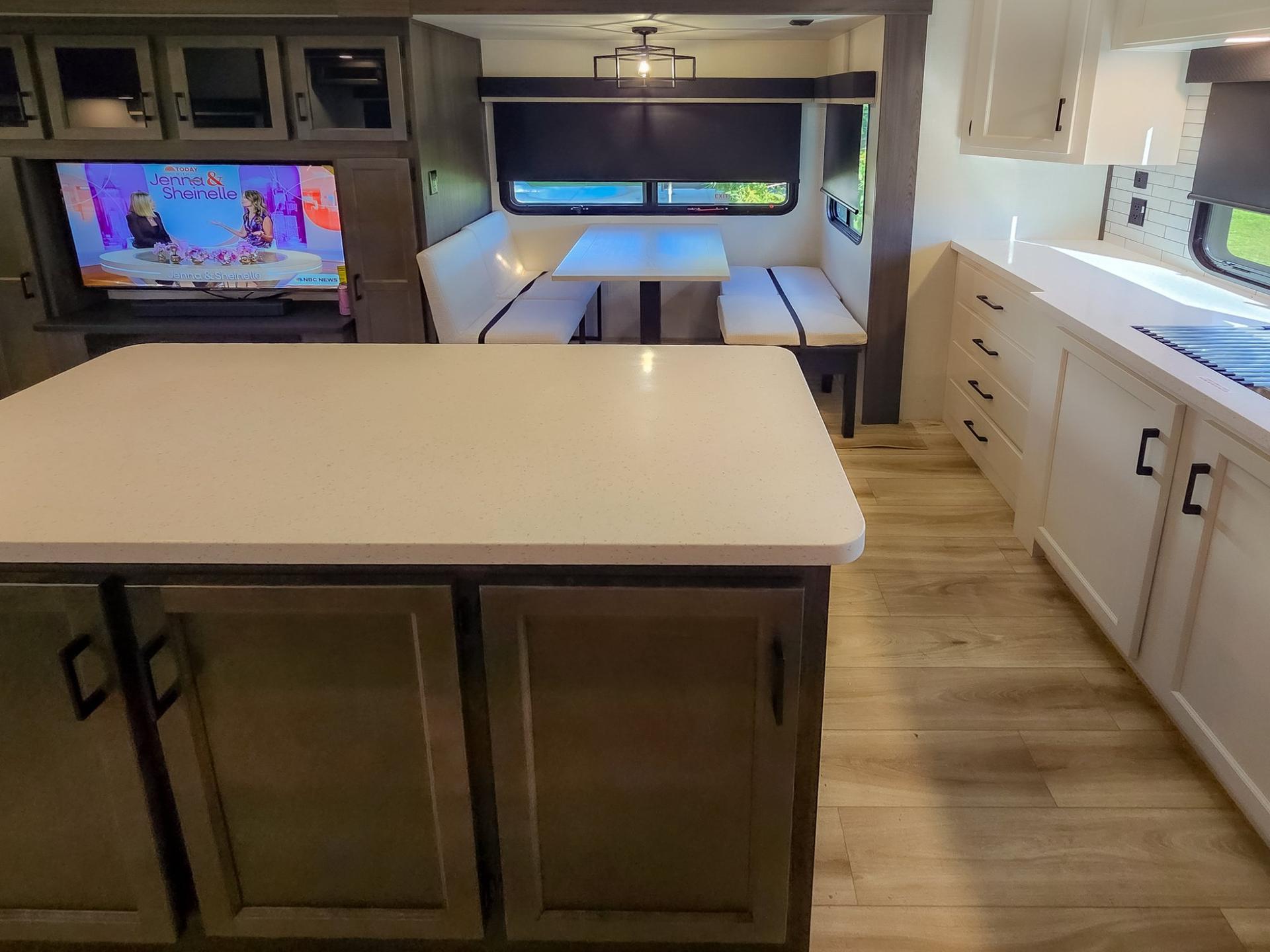2026 Venture RV 2026 Venture RV SportTrek 5 Touring Edition - thumbnail 33