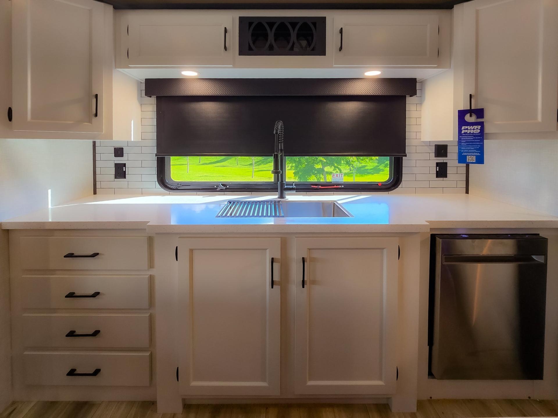 2026 Venture RV 2026 Venture RV SportTrek 5 Touring Edition - thumbnail 37