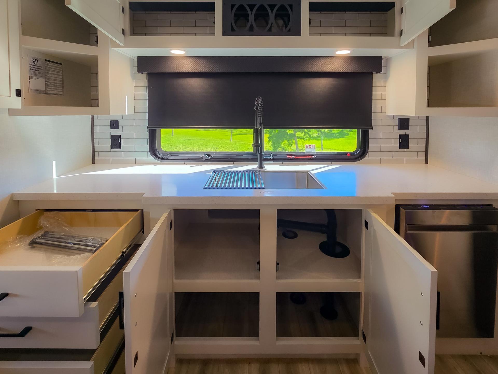 2026 Venture RV 2026 Venture RV SportTrek 5 Touring Edition - thumbnail 38