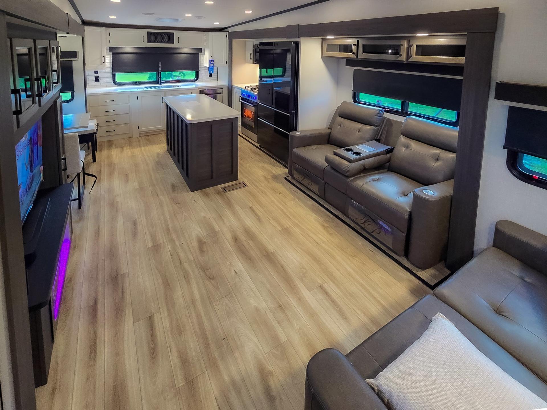 2026 Venture RV 2026 Venture RV SportTrek 5 Touring Edition - thumbnail 41