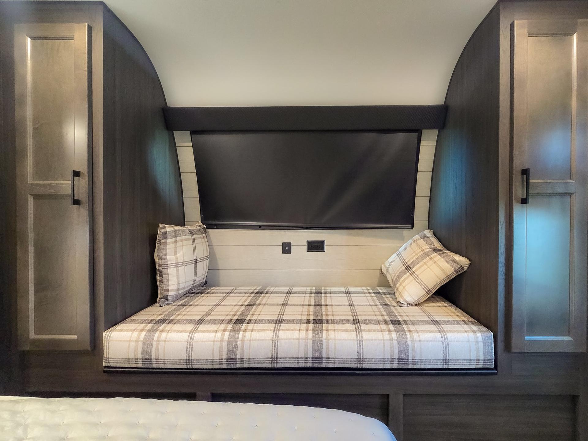 2026 Venture RV 2026 Venture RV SportTrek 5 Touring Edition - thumbnail 59