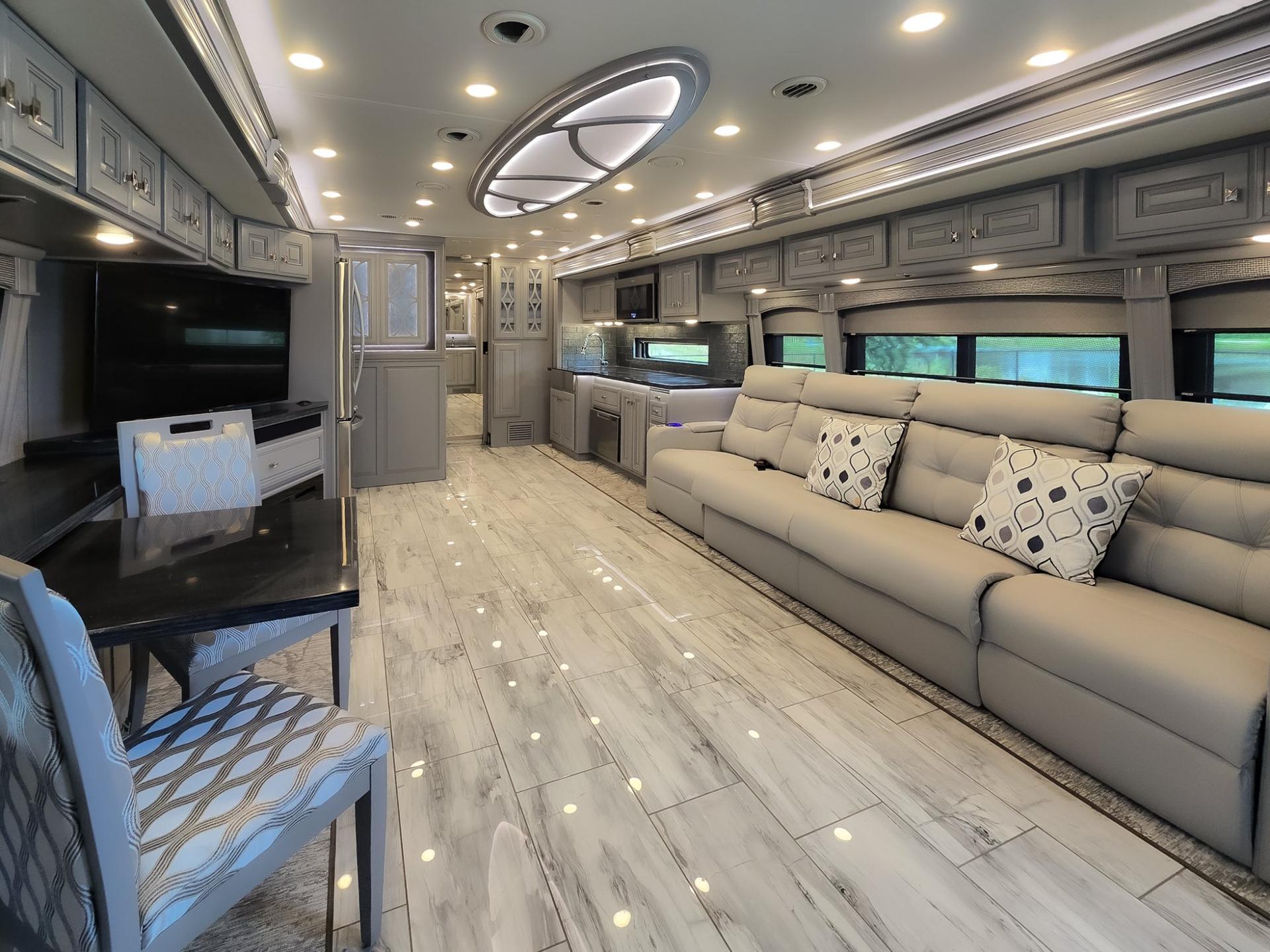 2024 Fleetwood RV 2024 Fleetwood RV Discovery LXE - thumbnail 11