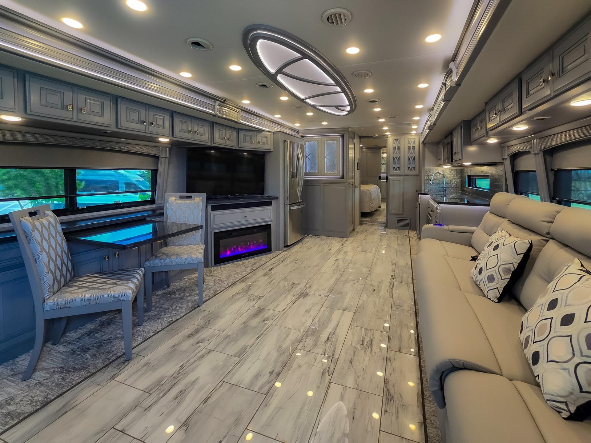 2024 Fleetwood RV 2024 Fleetwood RV Discovery LXE - thumbnail 13