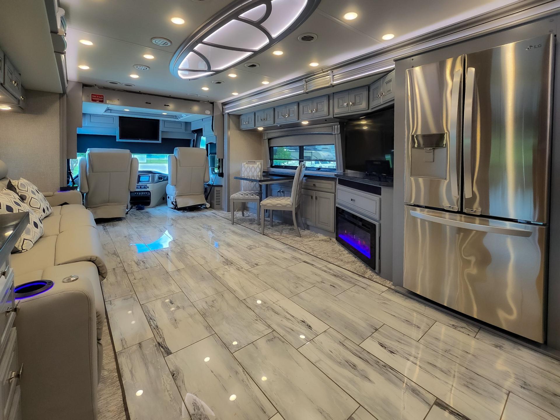 2024 Fleetwood RV 2024 Fleetwood RV Discovery LXE - thumbnail 15