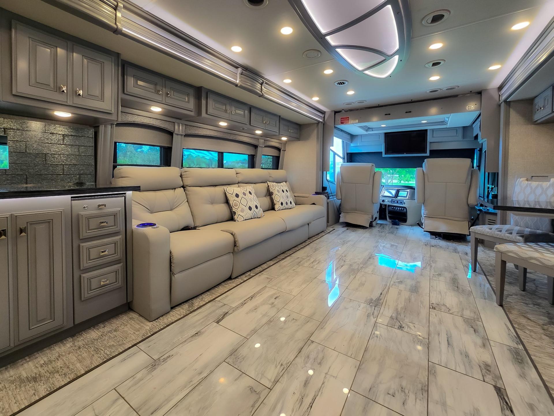 2024 Fleetwood RV 2024 Fleetwood RV Discovery LXE - thumbnail 17