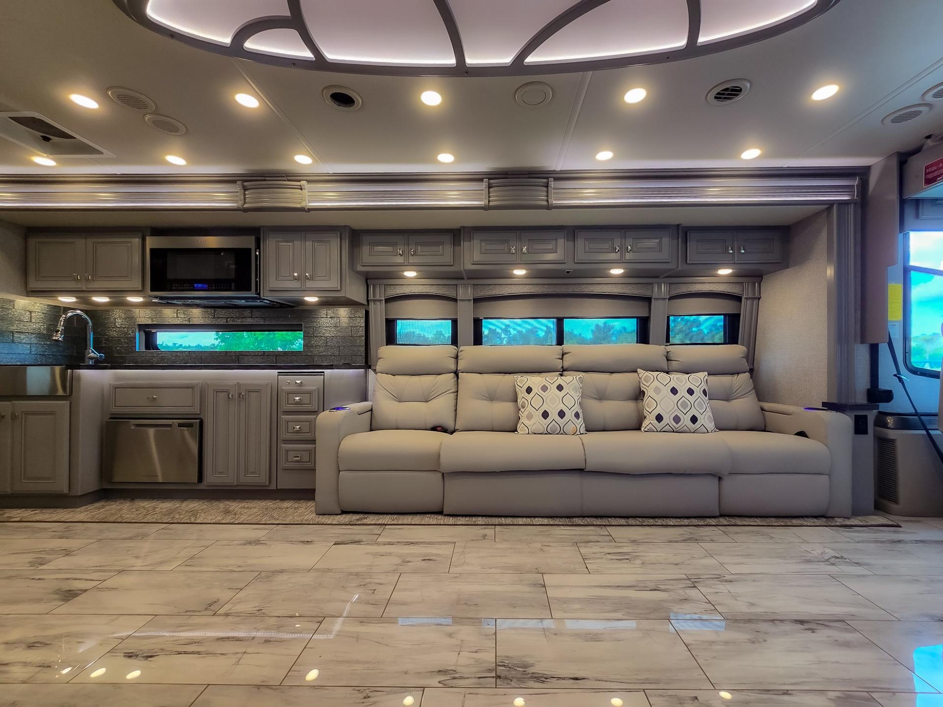 2024 Fleetwood RV 2024 Fleetwood RV Discovery LXE - thumbnail 18