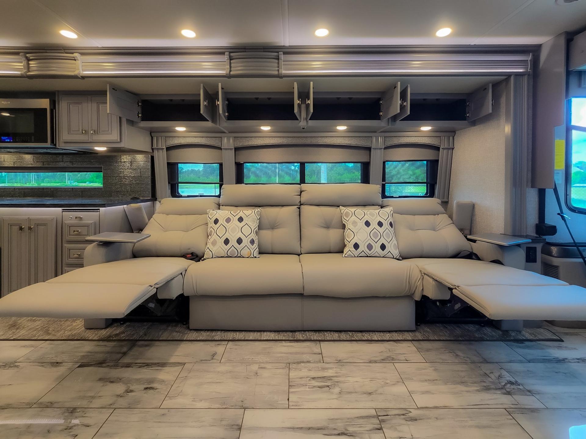 2024 Fleetwood RV 2024 Fleetwood RV Discovery LXE - thumbnail 19